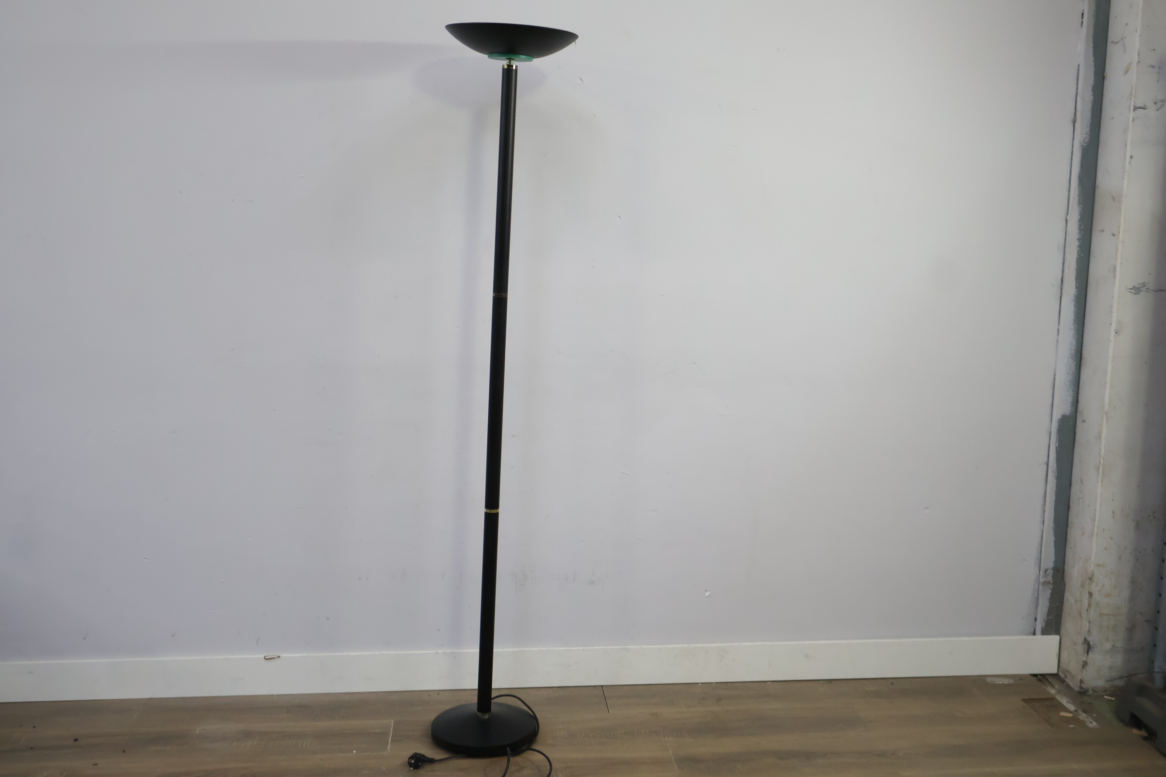 Zwarte staande vloerlamp' – foto 6 – kavel bij GSD Auctions, Zoeterwoude
