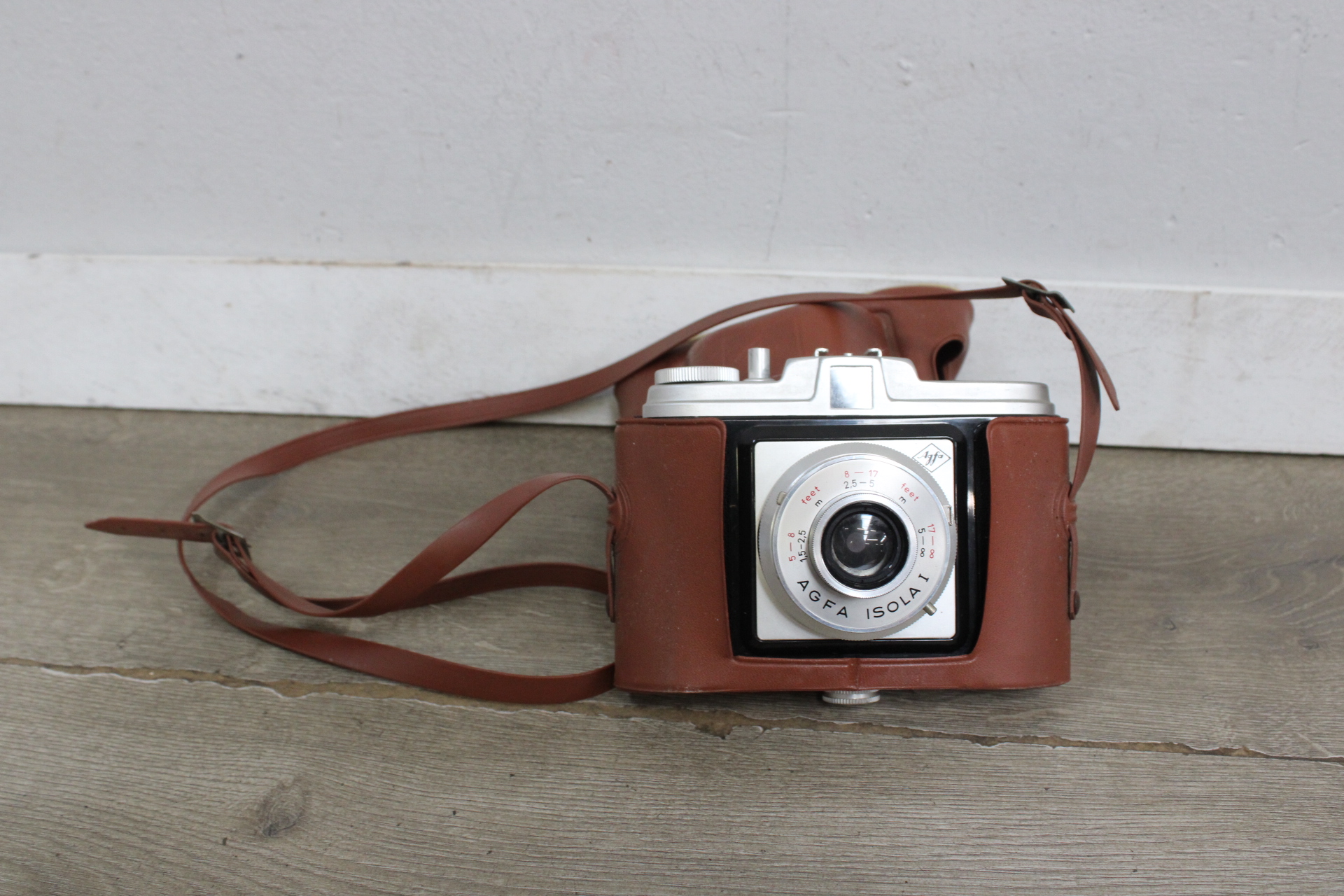 Agfa Isola I vintage camera met leren hoes' – foto 2 – kavel bij GSD Auctions, Zoeterwoude