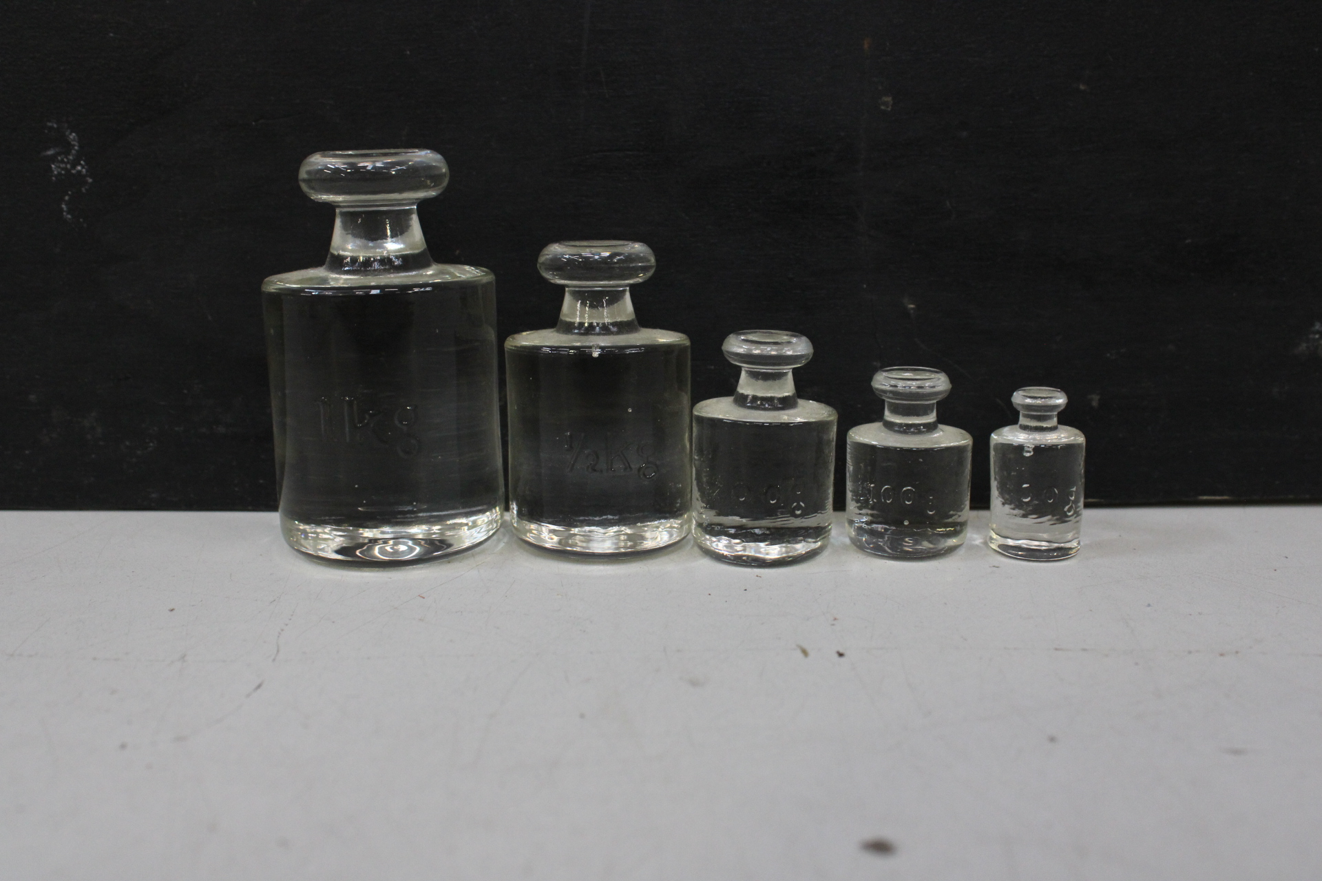 Set van 5 glazen gewichten' – kavel bij GSD Auctions, Zoeterwoude