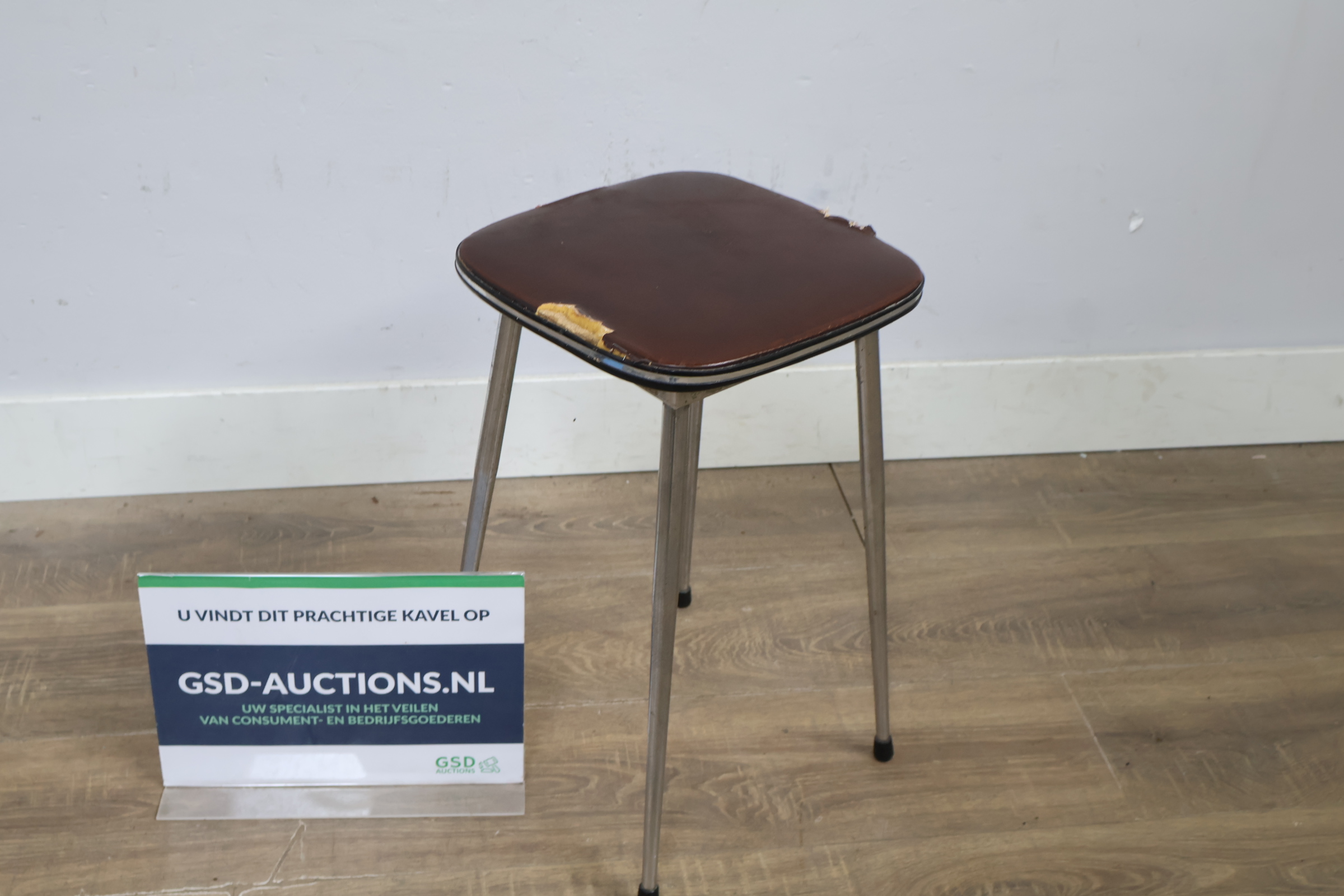 Vintage kruk' – foto 2 – kavel bij GSD Auctions, Zoeterwoude