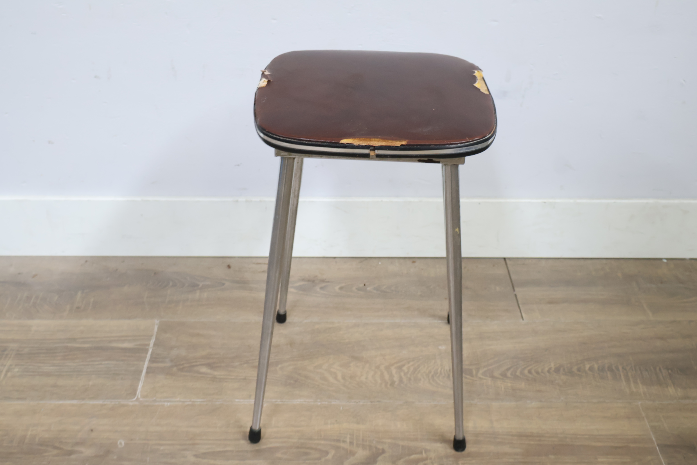 Vintage kruk' – foto 6 – kavel bij GSD Auctions, Zoeterwoude