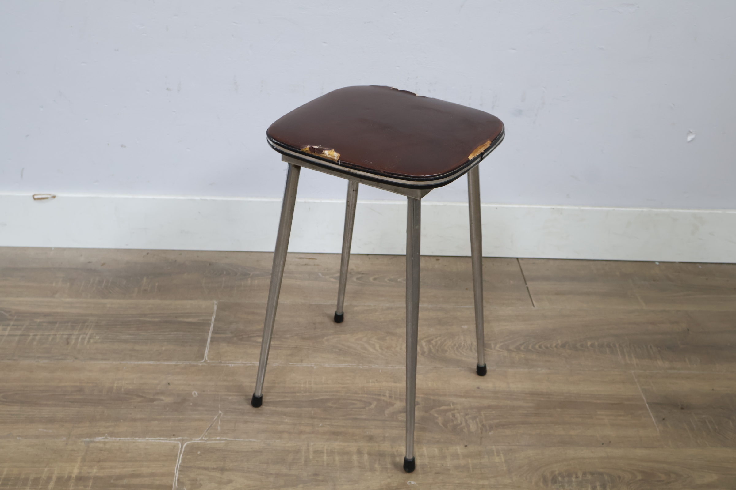 Vintage kruk' – foto 8 – kavel bij GSD Auctions, Zoeterwoude