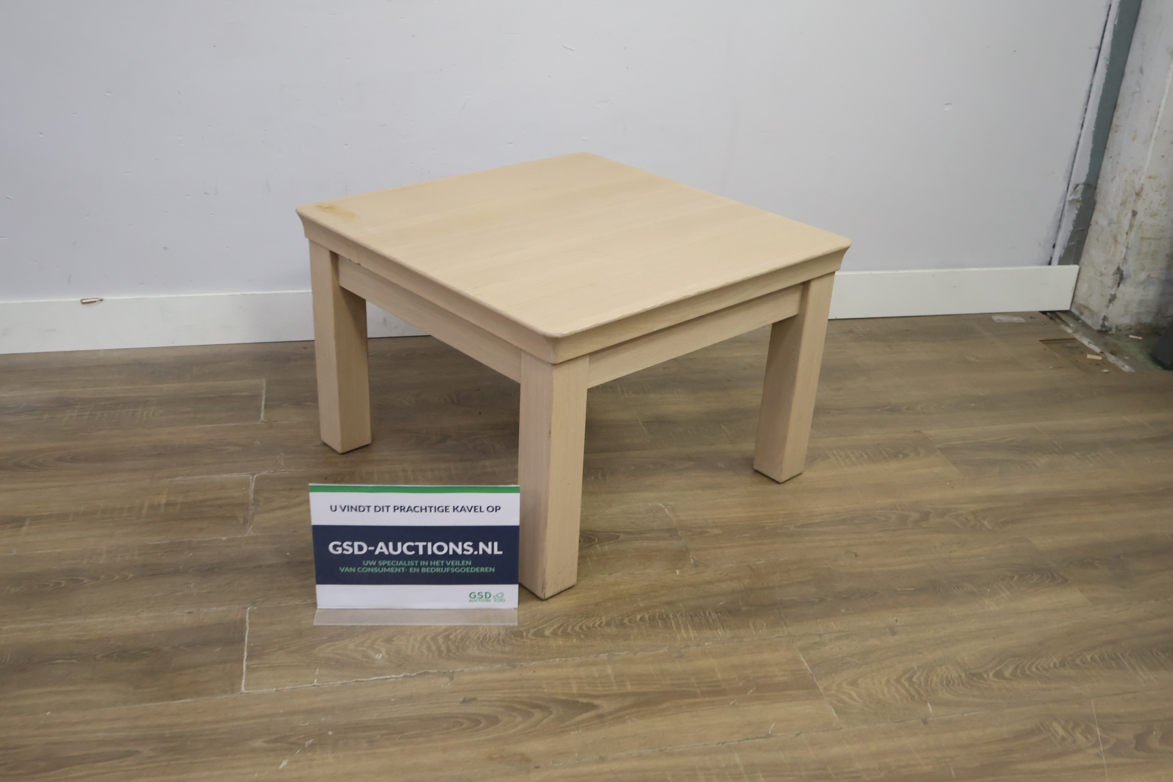 Licht houten vierkante salontafel, Bijzettafel' – foto 2 – kavel bij GSD Auctions, Zoeterwoude