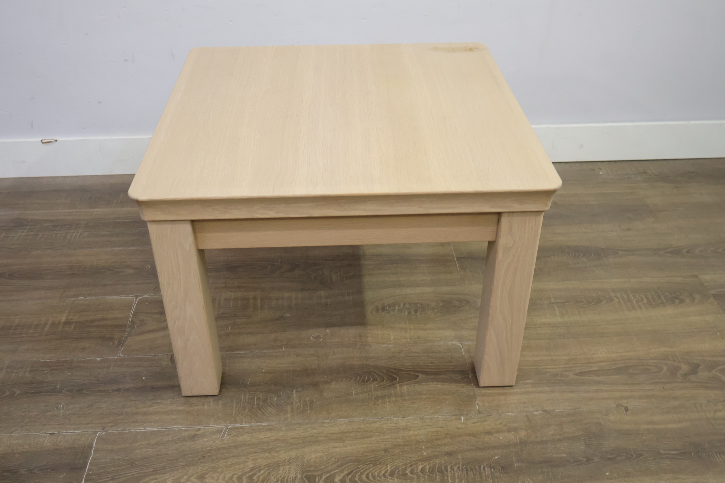Licht houten vierkante salontafel, Bijzettafel' – foto 7 – kavel bij GSD Auctions, Zoeterwoude