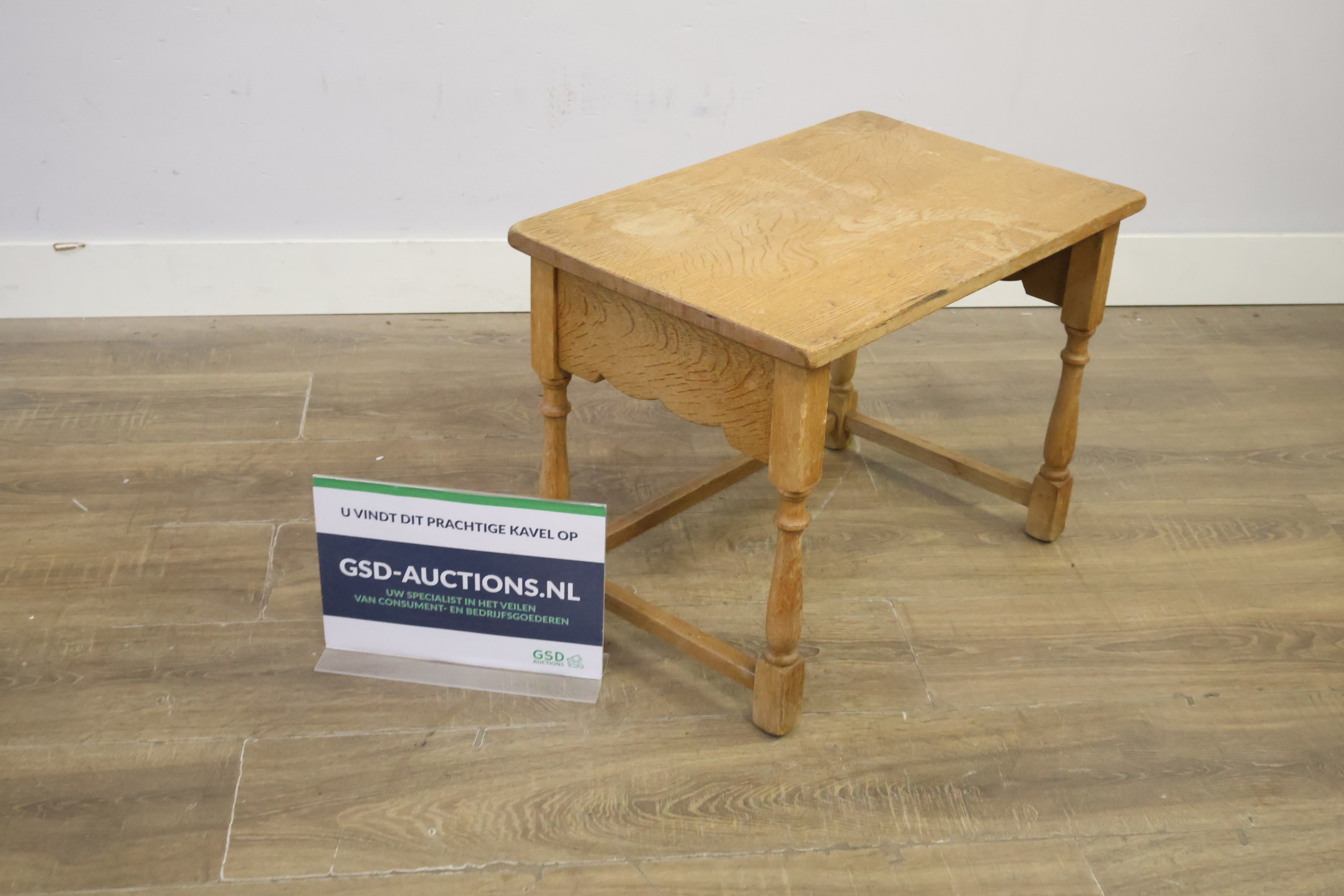 Houten bijzettafel' – foto 2 – kavel bij GSD Auctions, Zoeterwoude