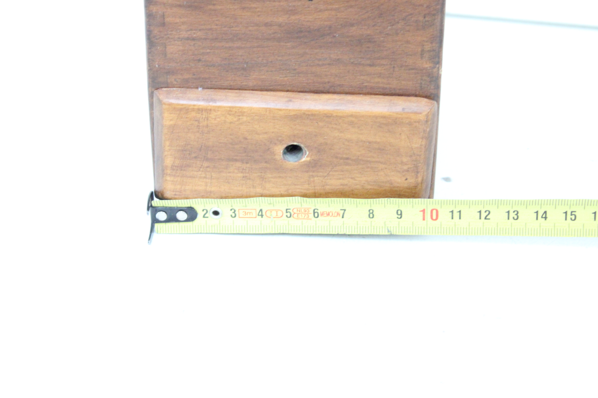 Vintage Houten handmatige koffiemolen' – foto 6 – kavel bij GSD Auctions, Zoeterwoude