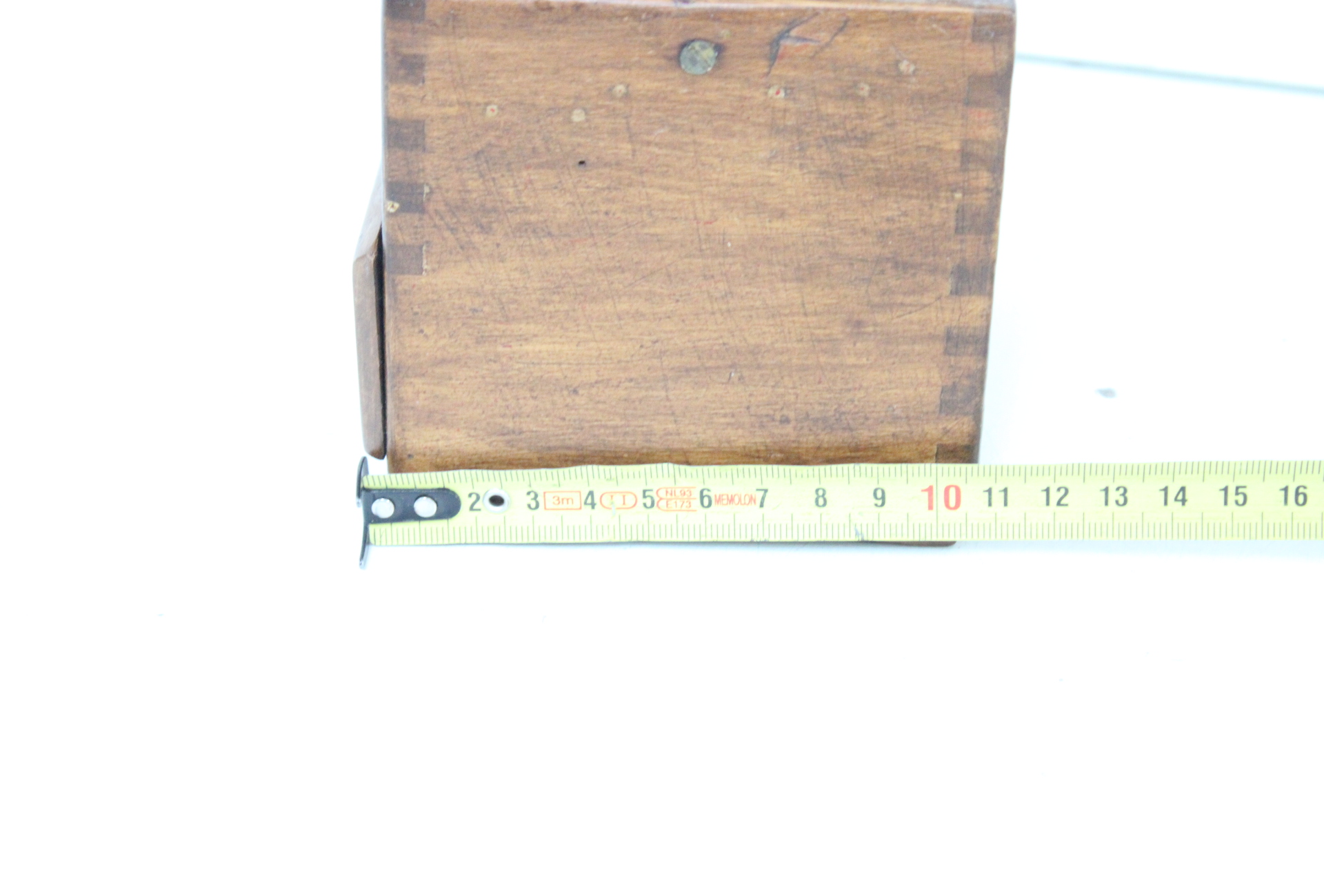 Vintage Houten handmatige koffiemolen' – foto 7 – kavel bij GSD Auctions, Zoeterwoude