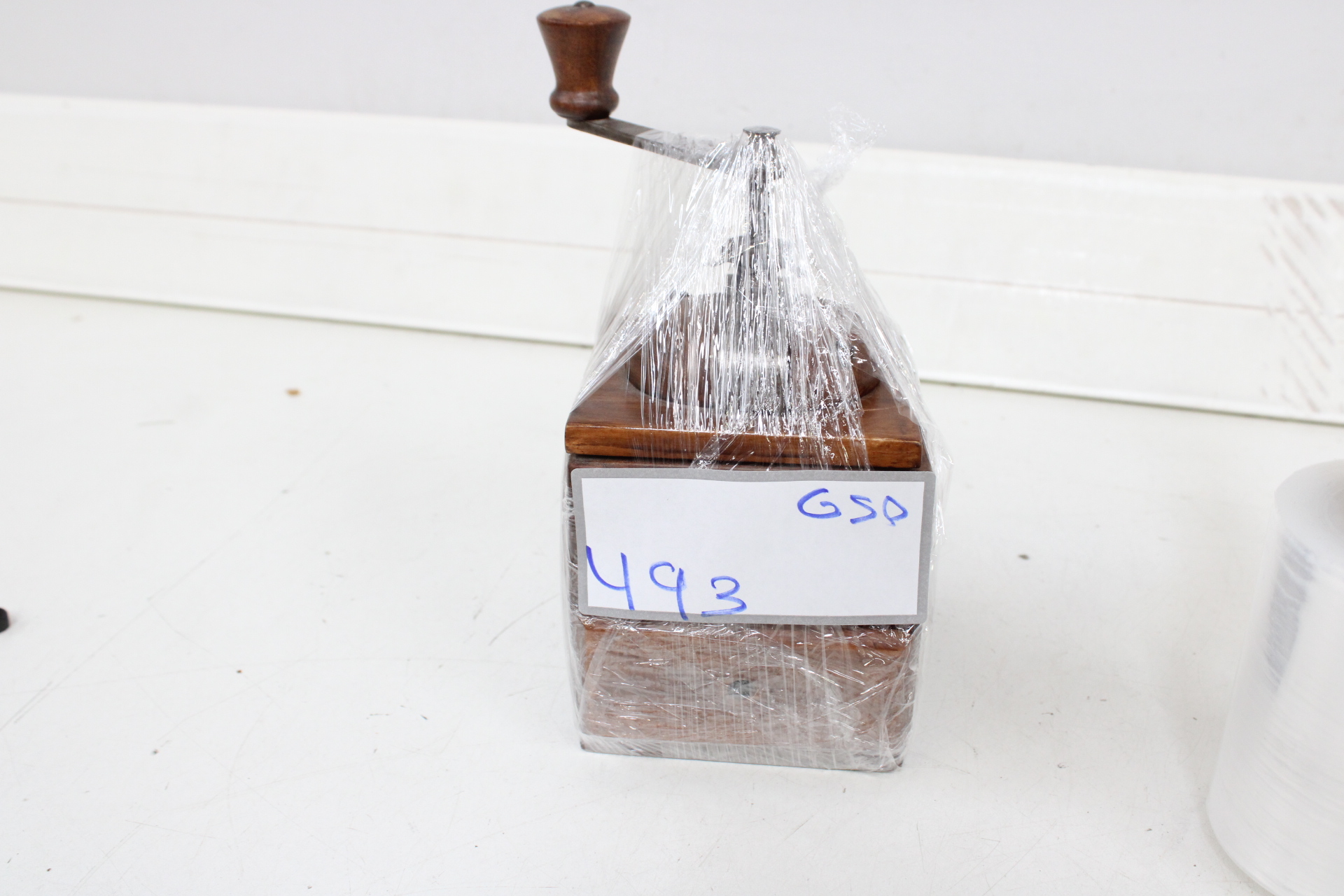 Vintage Houten handmatige koffiemolen' – foto 9 – kavel bij GSD Auctions, Zoeterwoude