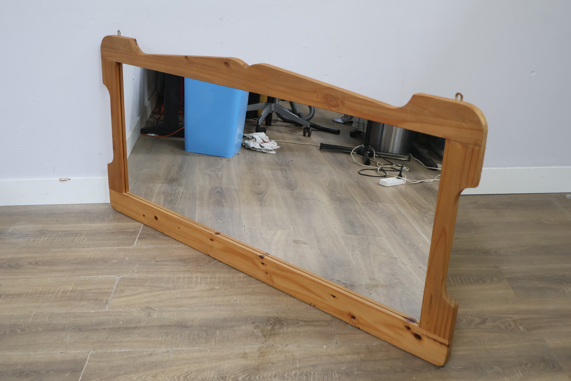 Houten Wandspiegel' – foto 4 – kavel bij GSD Auctions, Zoeterwoude