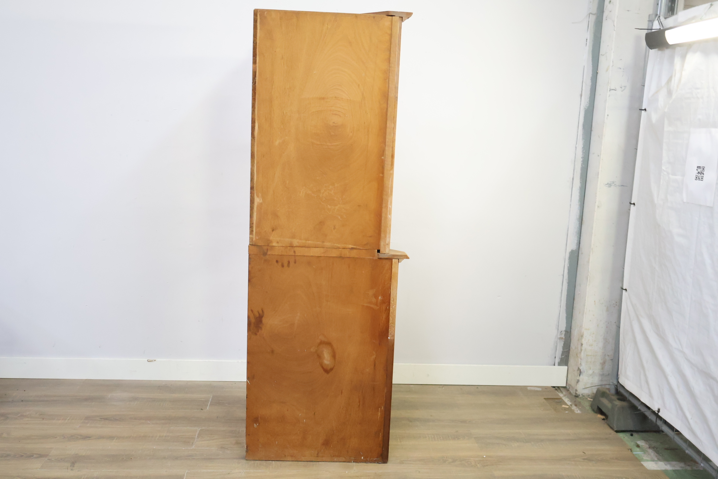 Hoekkast van eikenhout met glasdeuren' – foto 5 – kavel bij GSD Auctions, Zoeterwoude