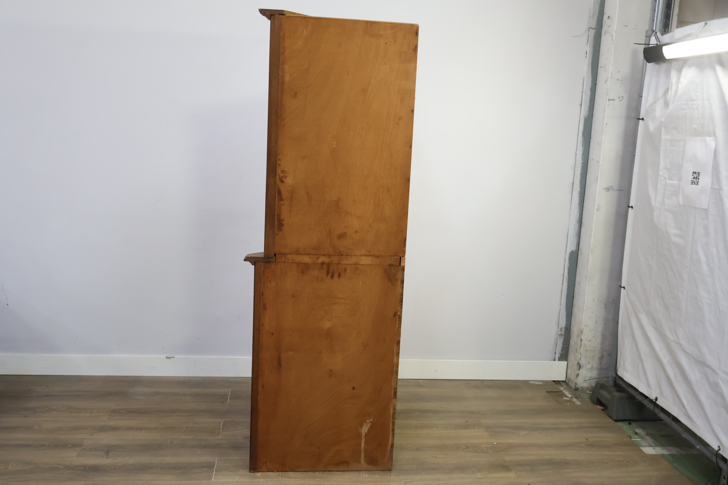 Hoekkast van eikenhout met glasdeuren' – foto 7 – kavel bij GSD Auctions, Zoeterwoude