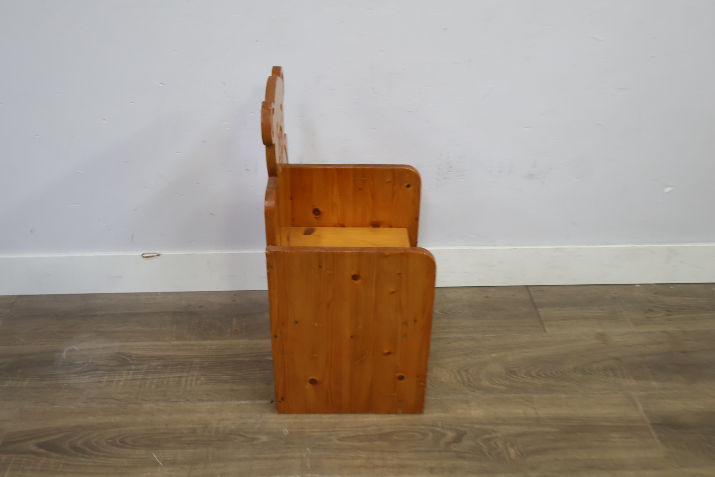Houten kinderstoel' – foto 4 – kavel bij GSD Auctions, Zoeterwoude