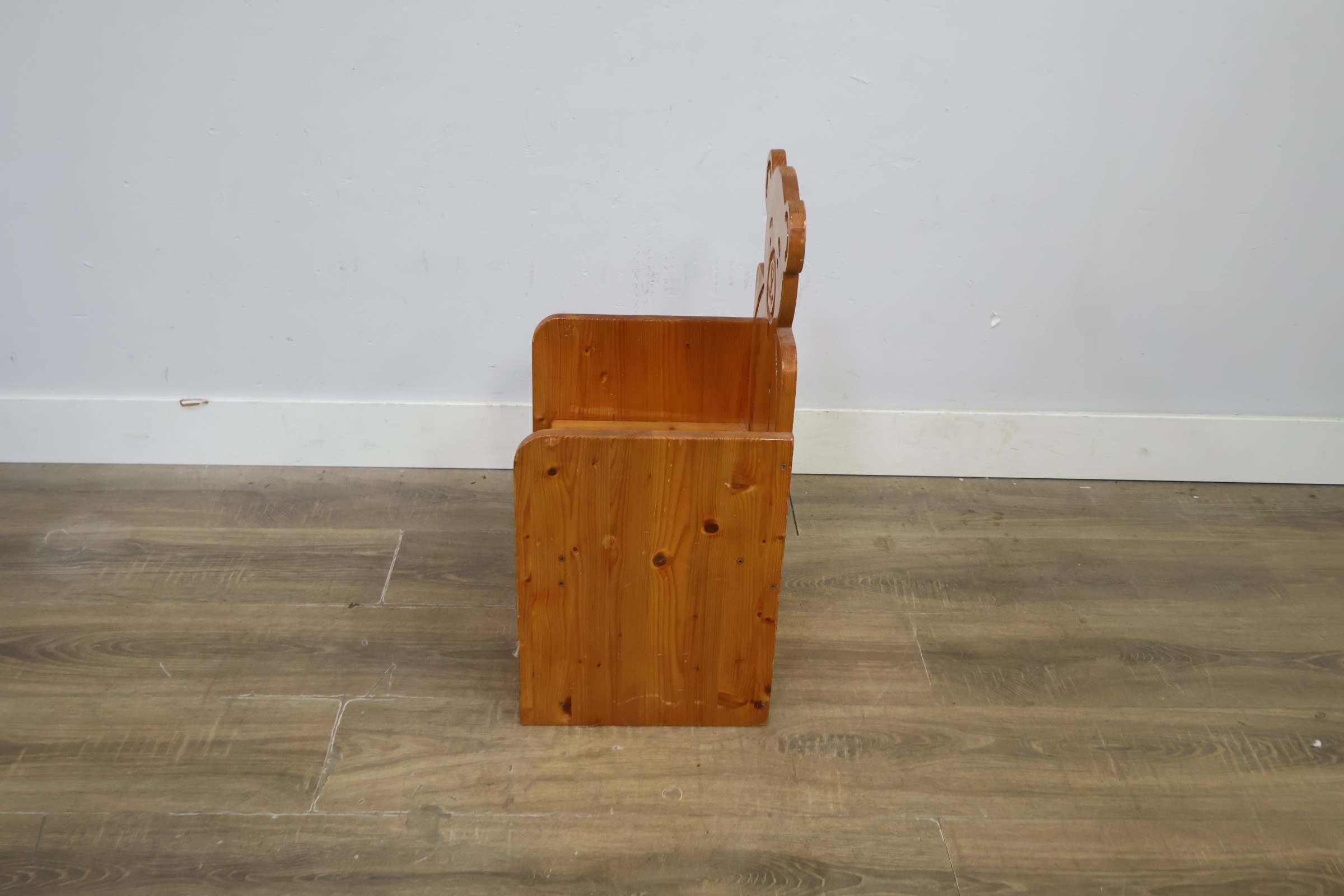 Houten kinderstoel' – foto 8 – kavel bij GSD Auctions, Zoeterwoude