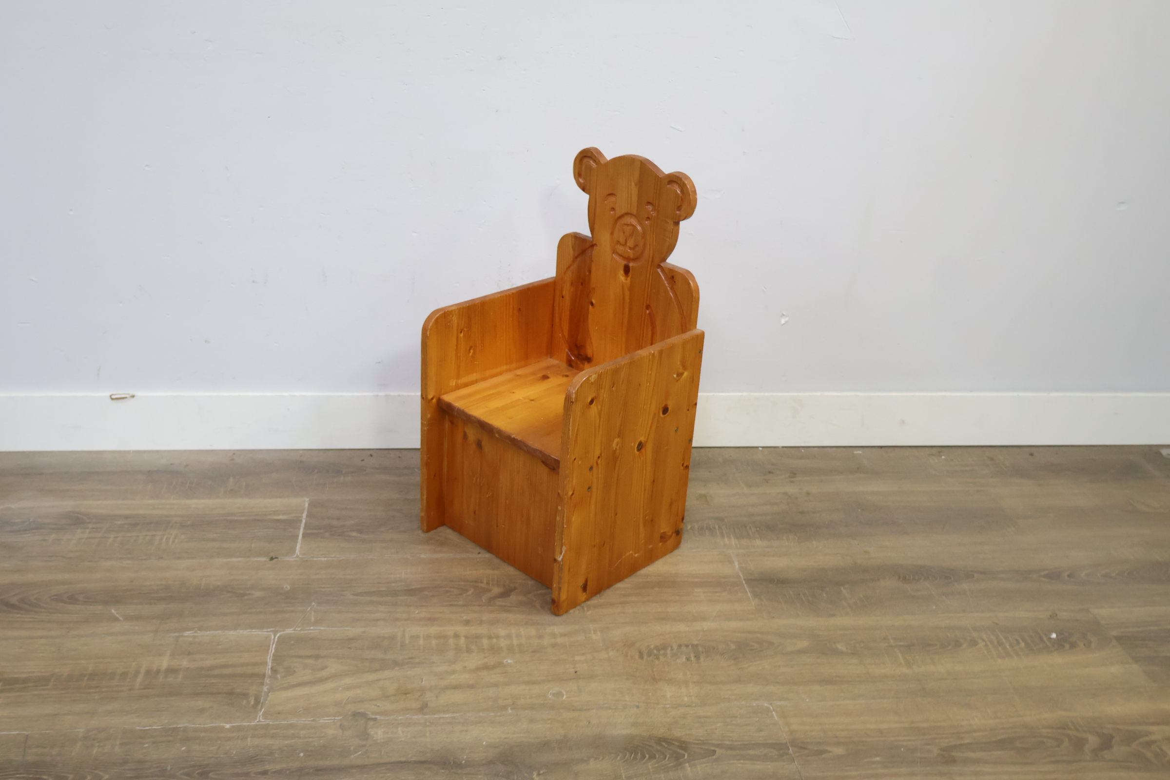 Houten kinderstoel' – foto 9 – kavel bij GSD Auctions, Zoeterwoude