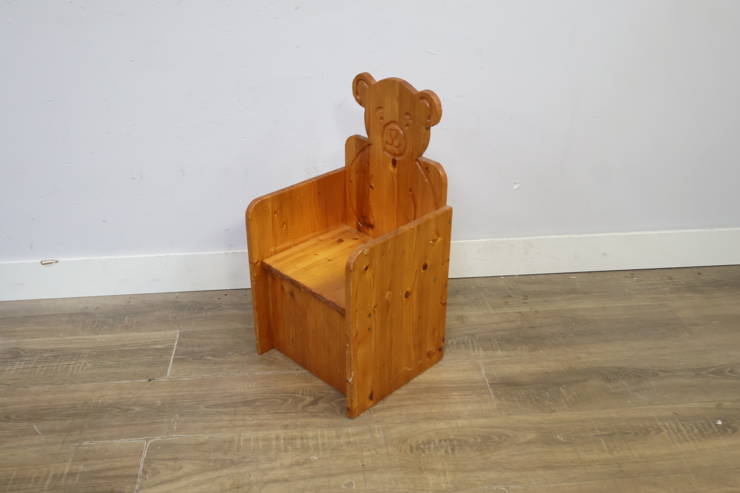 Houten kinderstoel' – foto 10 – kavel bij GSD Auctions, Zoeterwoude