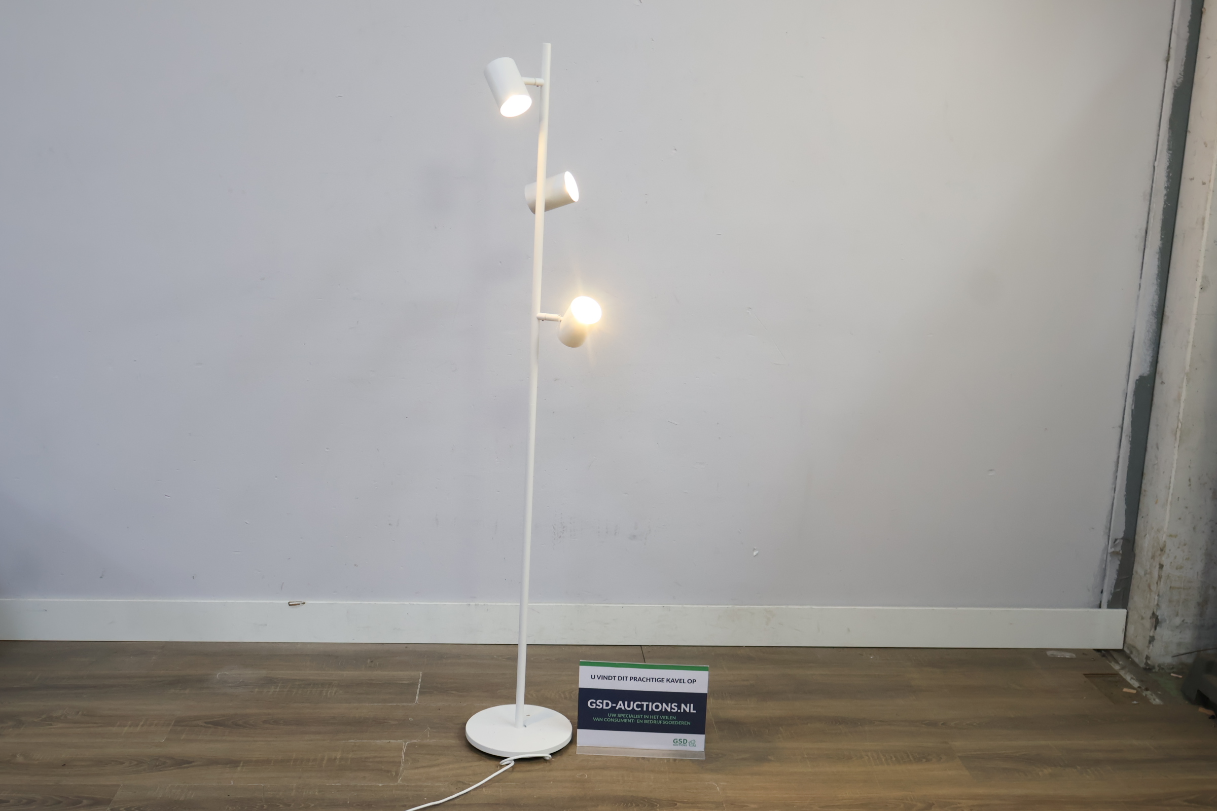 IKEA NYMANE Vloerlamp' – foto 2 – kavel bij GSD Auctions, Zoeterwoude