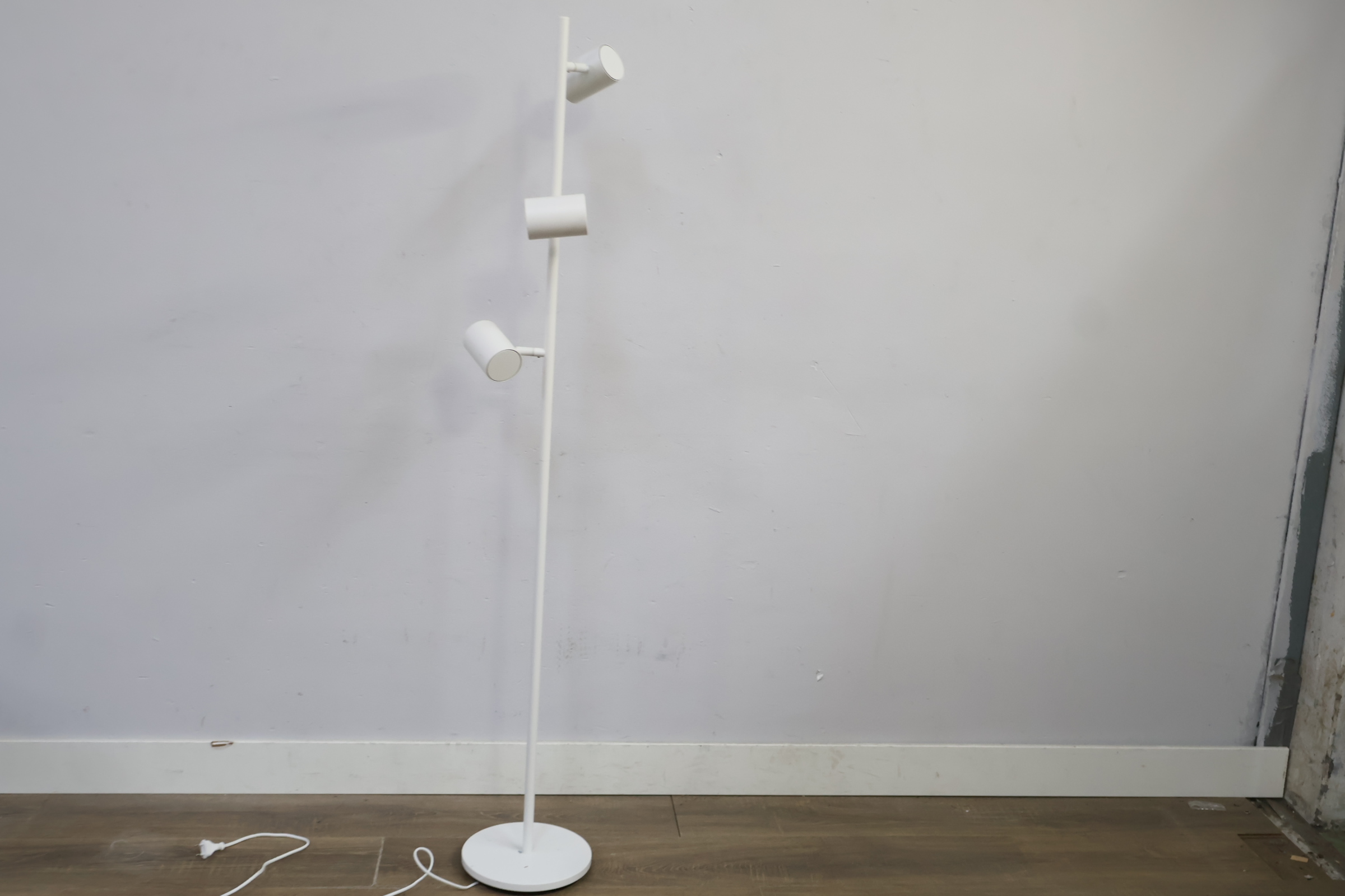 IKEA NYMANE Vloerlamp' – foto 8 – kavel bij GSD Auctions, Zoeterwoude
