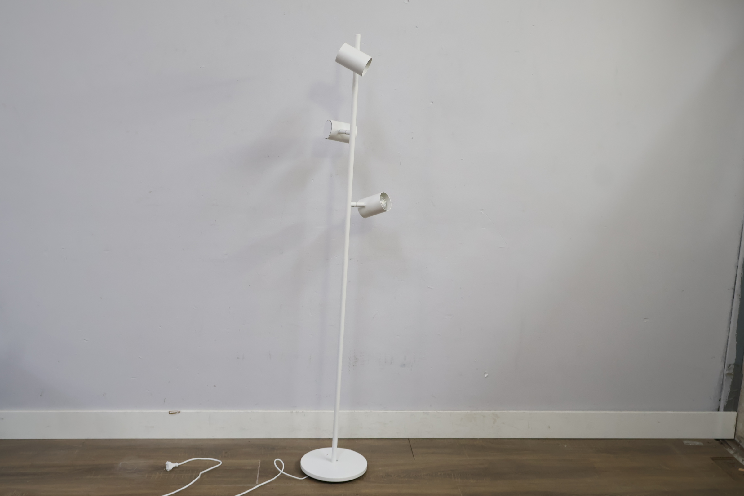 IKEA NYMANE Vloerlamp' – foto 9 – kavel bij GSD Auctions, Zoeterwoude