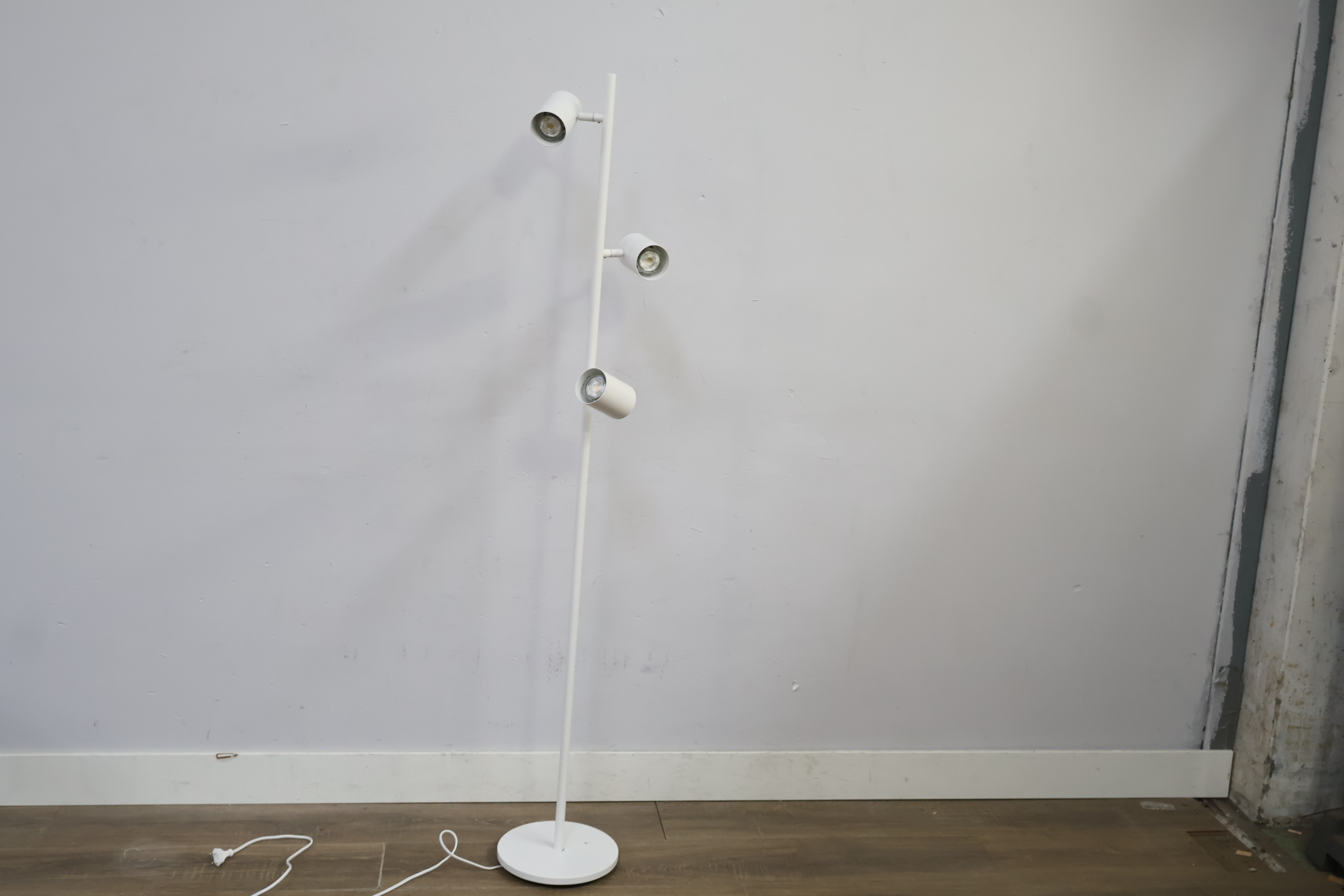 IKEA NYMANE Vloerlamp' – foto 10 – kavel bij GSD Auctions, Zoeterwoude