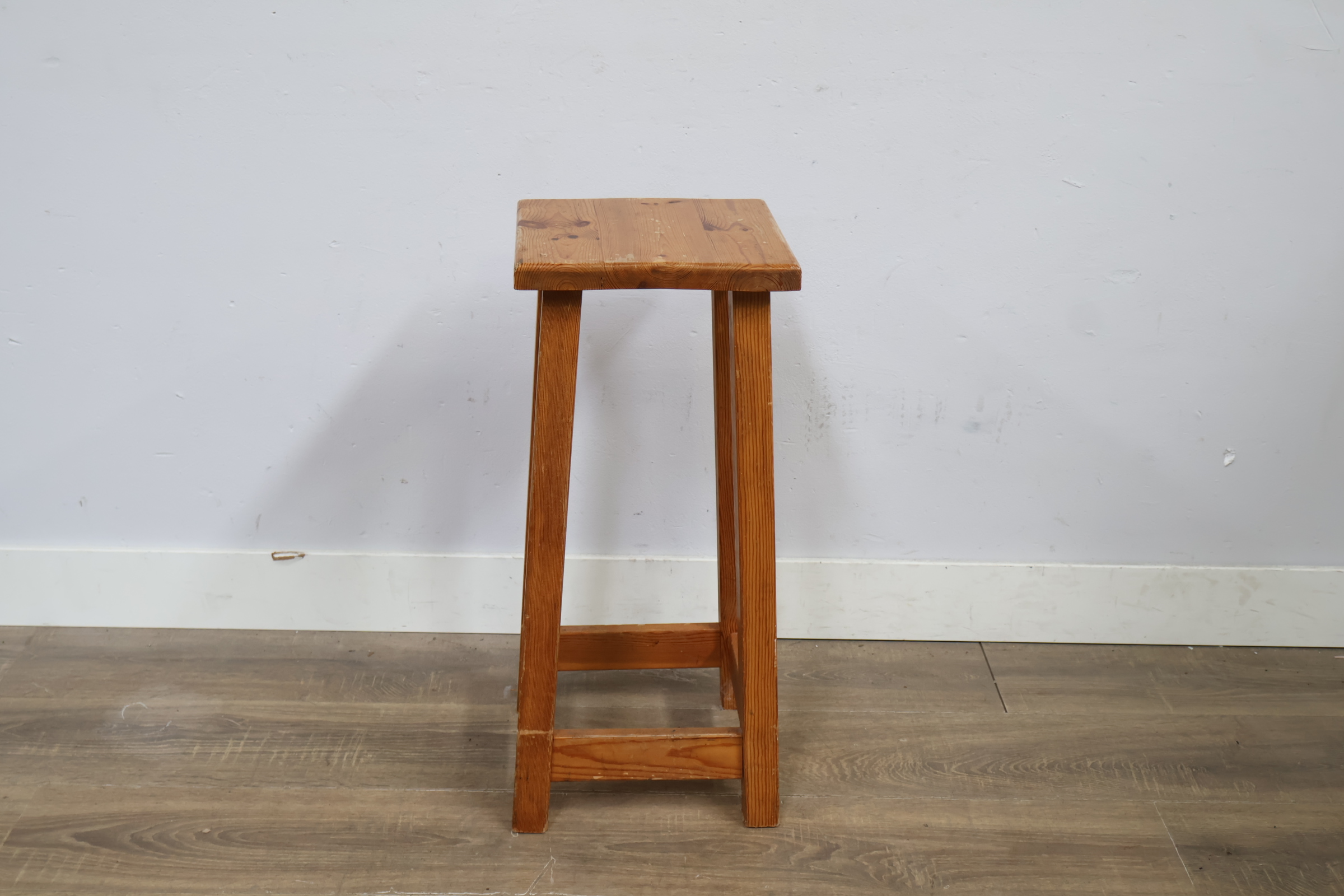 Houten krukje' – foto 3 – kavel bij GSD Auctions, Zoeterwoude