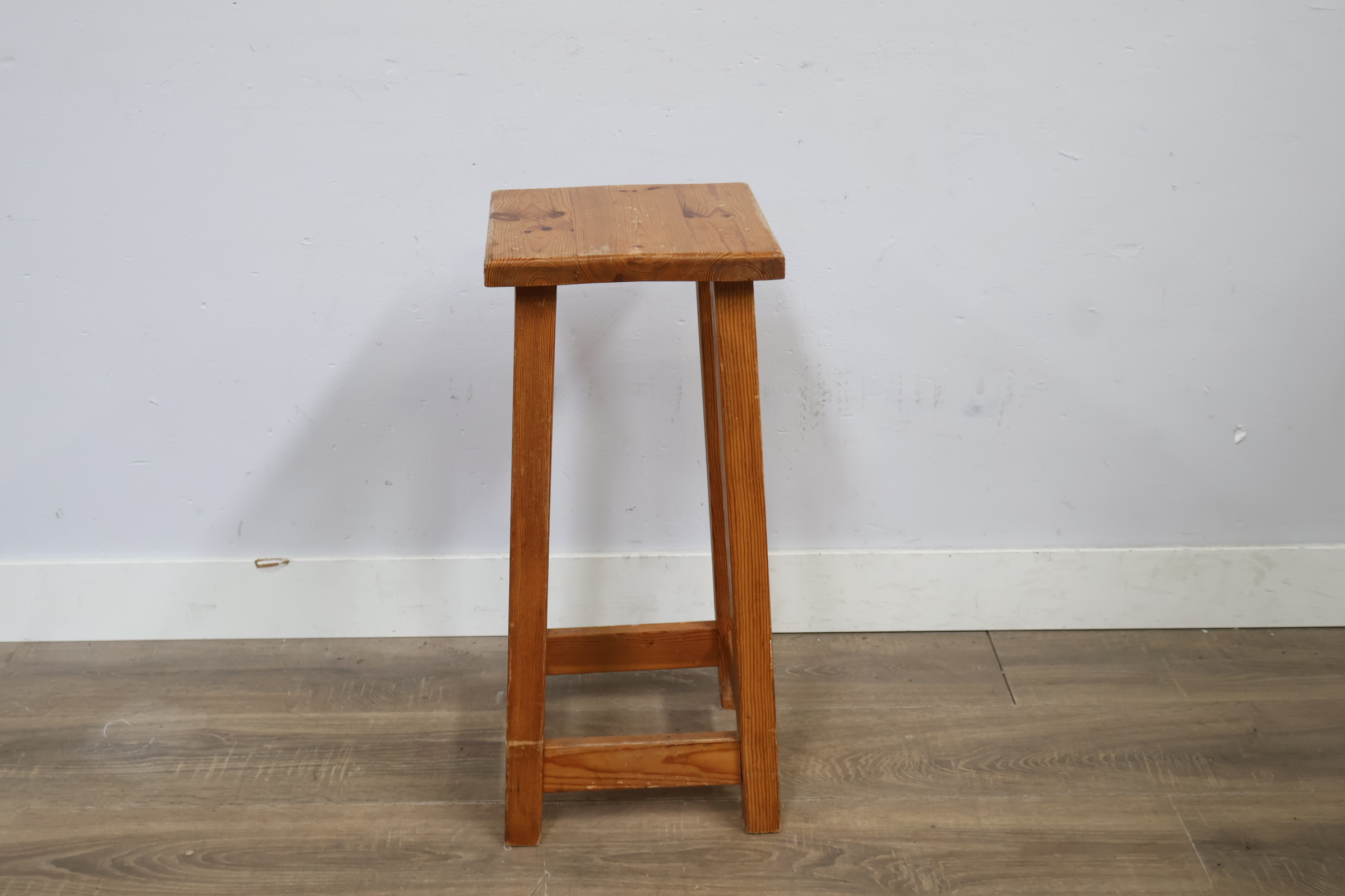 Houten krukje' – foto 4 – kavel bij GSD Auctions, Zoeterwoude