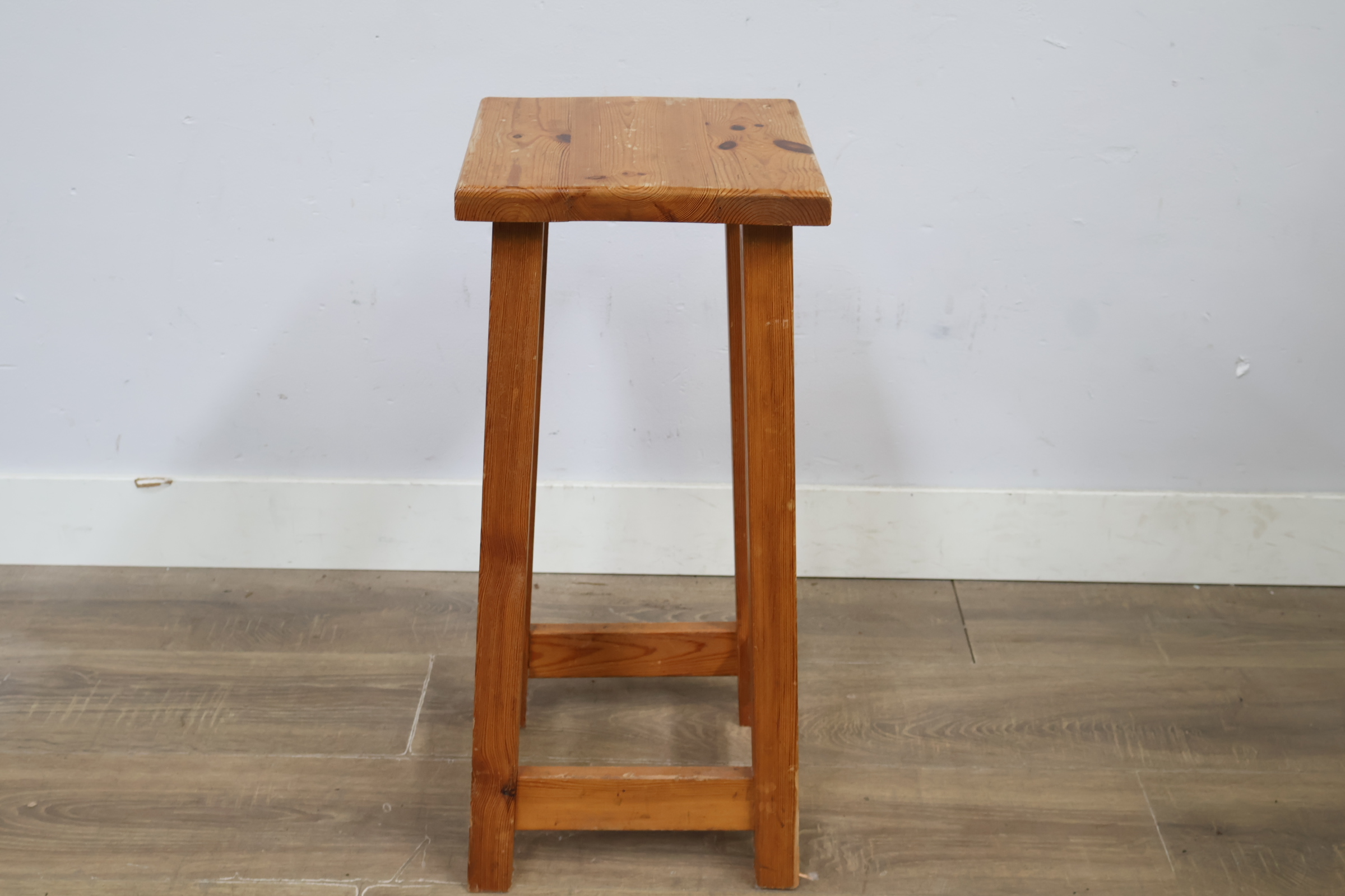 Houten krukje' – foto 9 – kavel bij GSD Auctions, Zoeterwoude