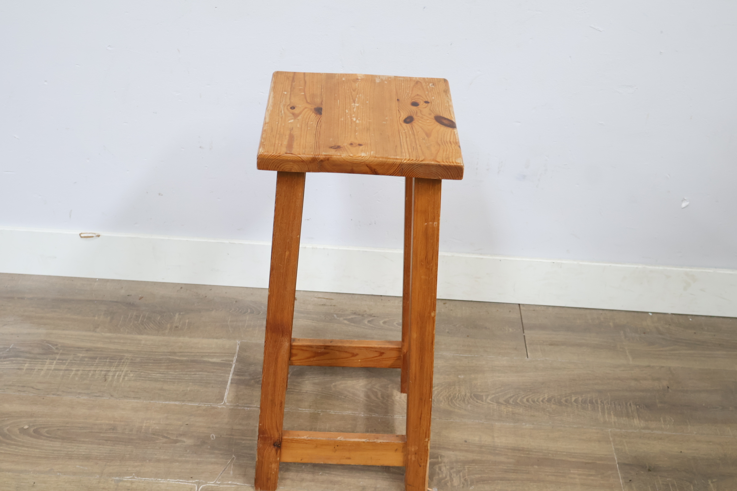 Houten krukje' – foto 10 – kavel bij GSD Auctions, Zoeterwoude