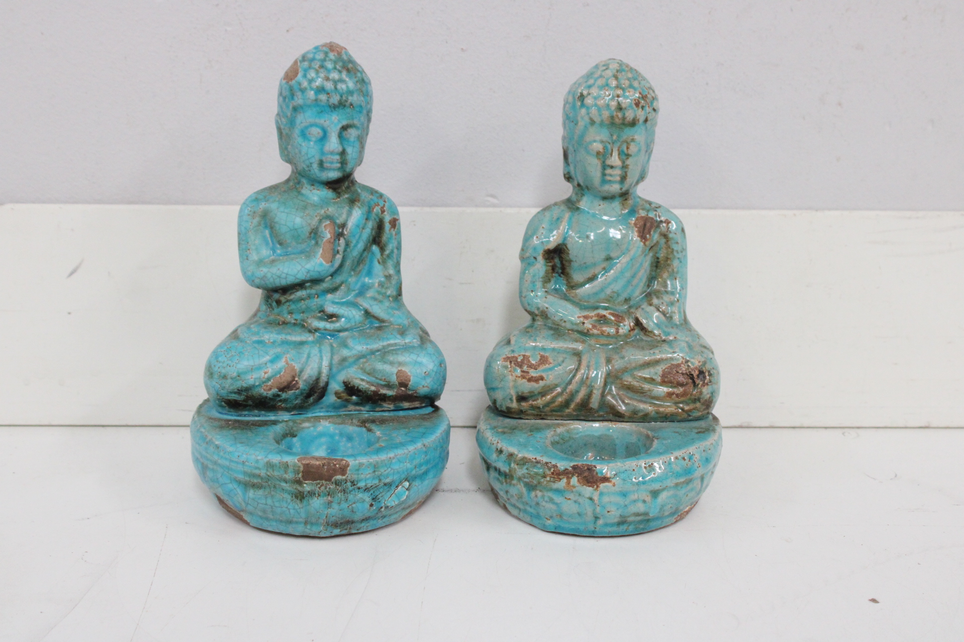 Set van twee keramische Boeddha beelden' – foto 3 – kavel bij GSD Auctions, Zoeterwoude