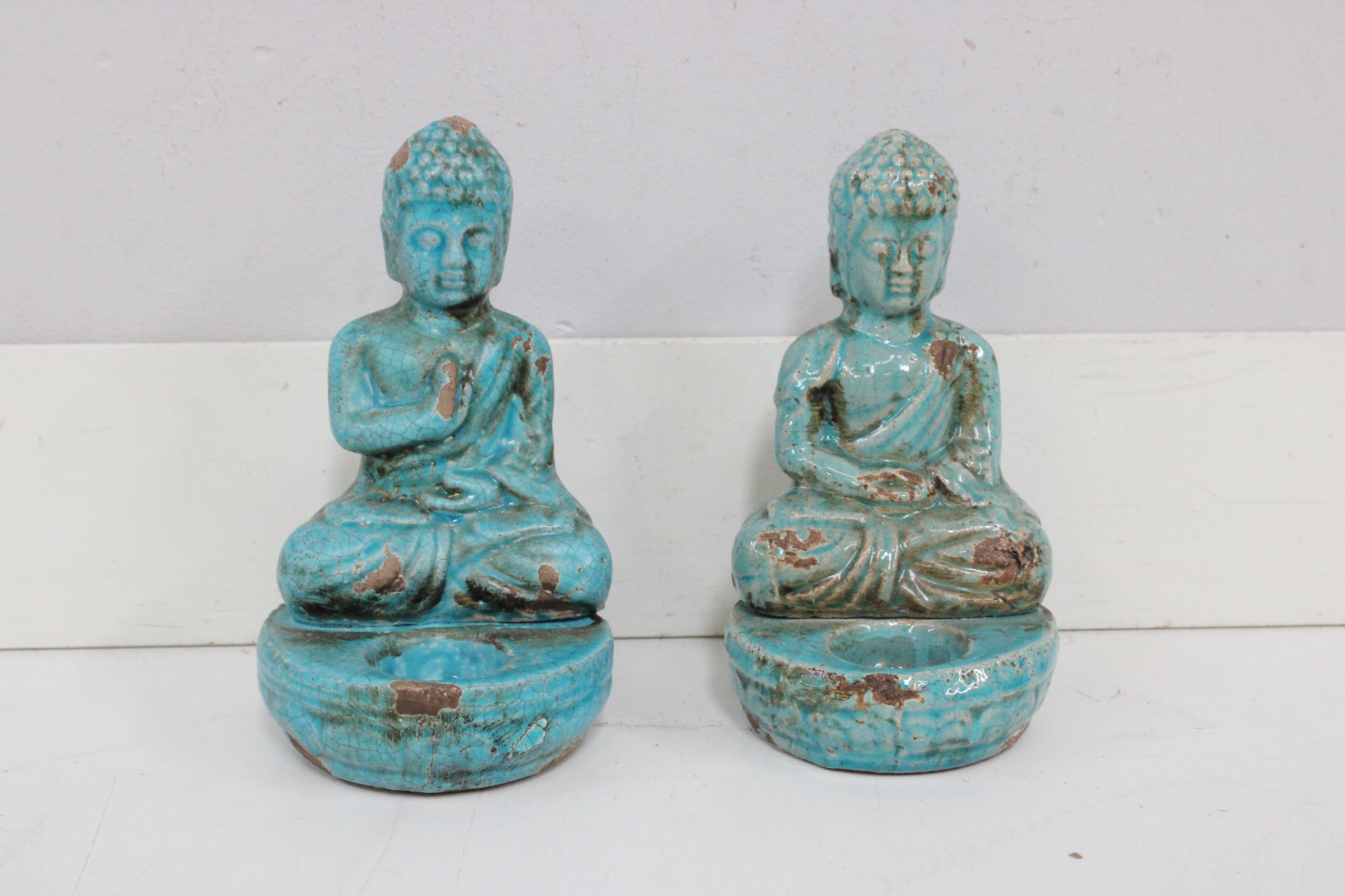 Set van twee keramische Boeddha beelden' – foto 4 – kavel bij GSD Auctions, Zoeterwoude