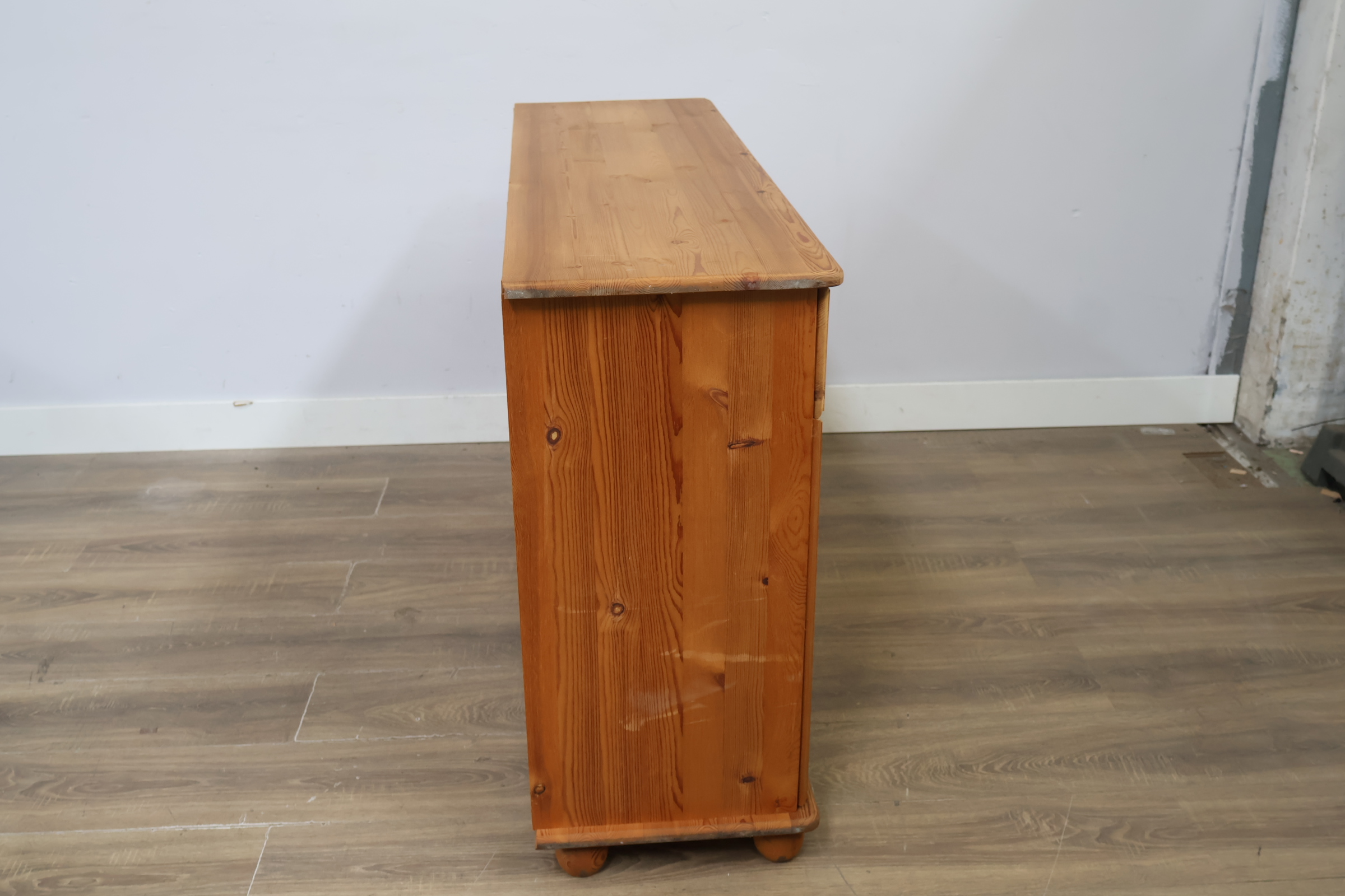 Grenen Houten Dressoir' – foto 4 – kavel bij GSD Auctions, Zoeterwoude