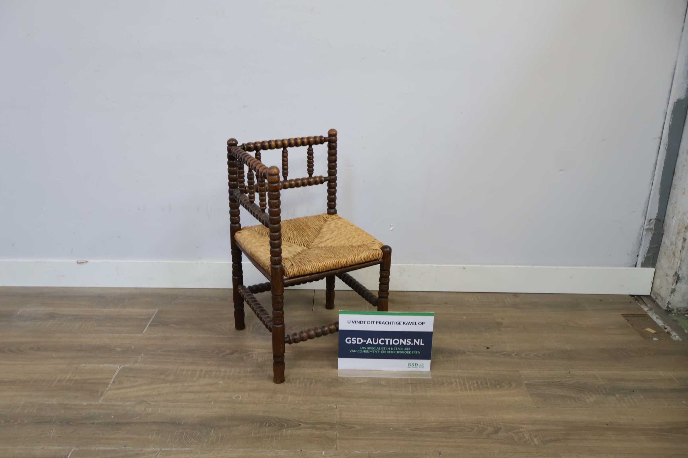 Antieke houten stoel met gevlochten zitting – kavel bij GSD Auctions, Zoeterwoude