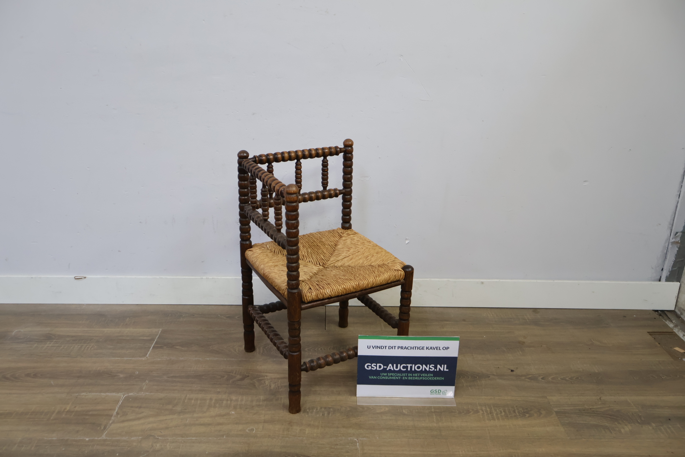 Antieke houten stoel met gevlochten zitting – foto 2 – kavel bij GSD Auctions, Zoeterwoude