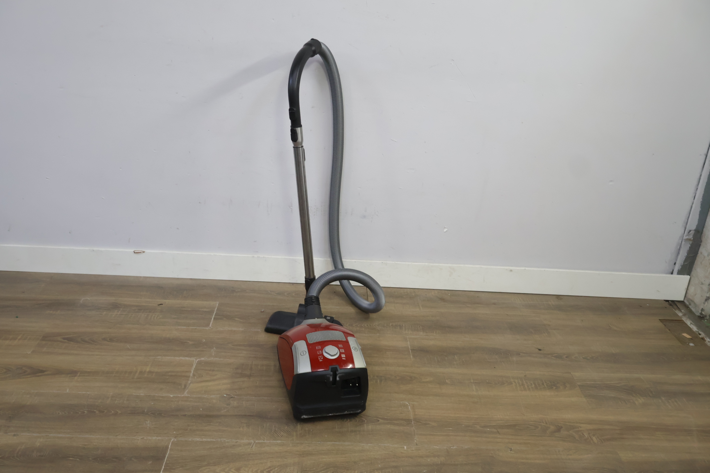 Miele Complete C1 Electroline stofzuiger – foto 5 – kavel bij GSD Auctions, Zoeterwoude