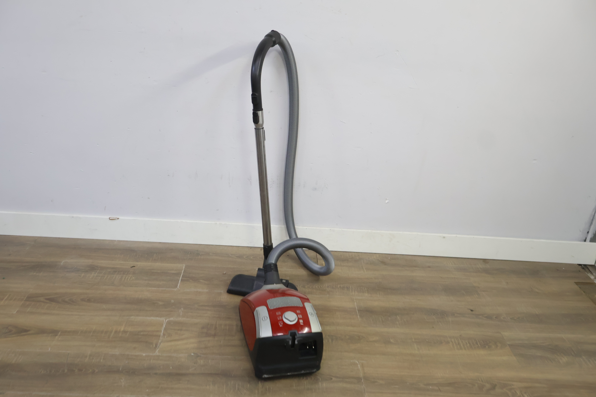 Miele Complete C1 Electroline stofzuiger – foto 6 – kavel bij GSD Auctions, Zoeterwoude