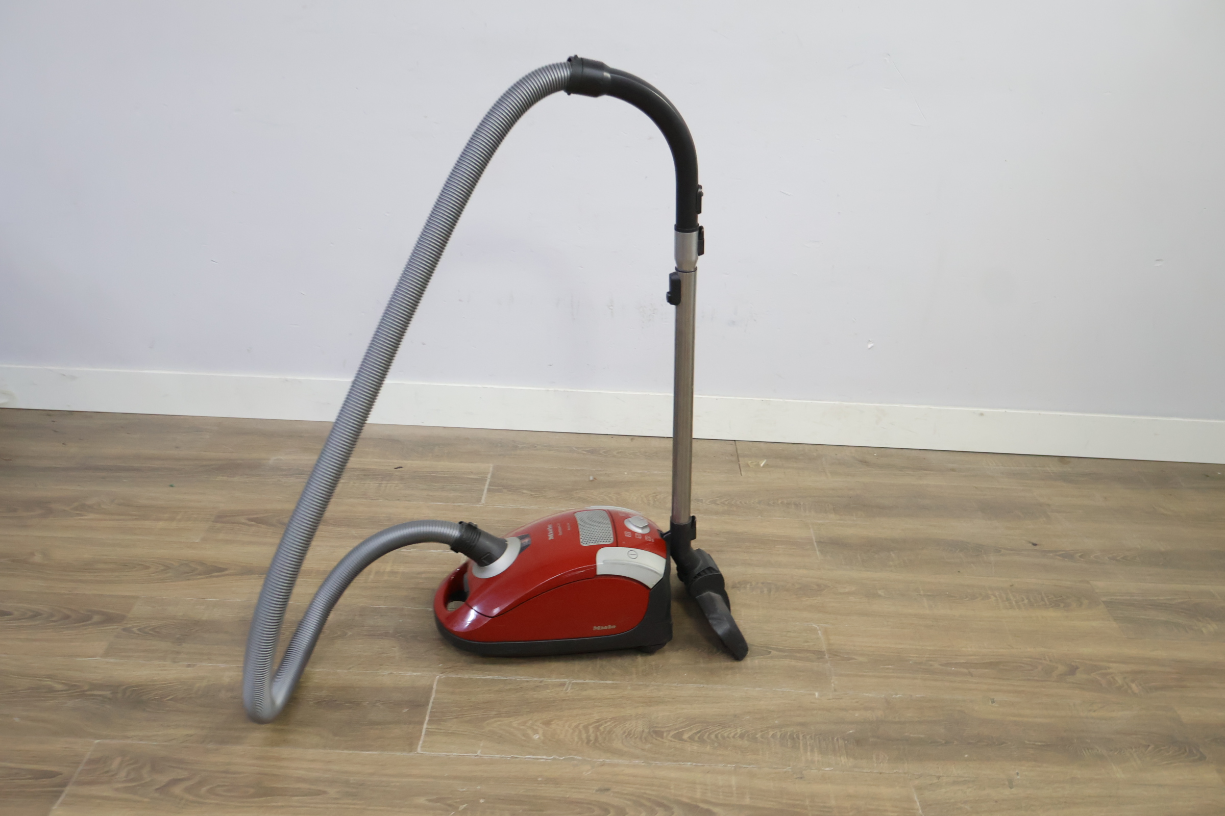 Miele Complete C1 Electroline stofzuiger – foto 9 – kavel bij GSD Auctions, Zoeterwoude
