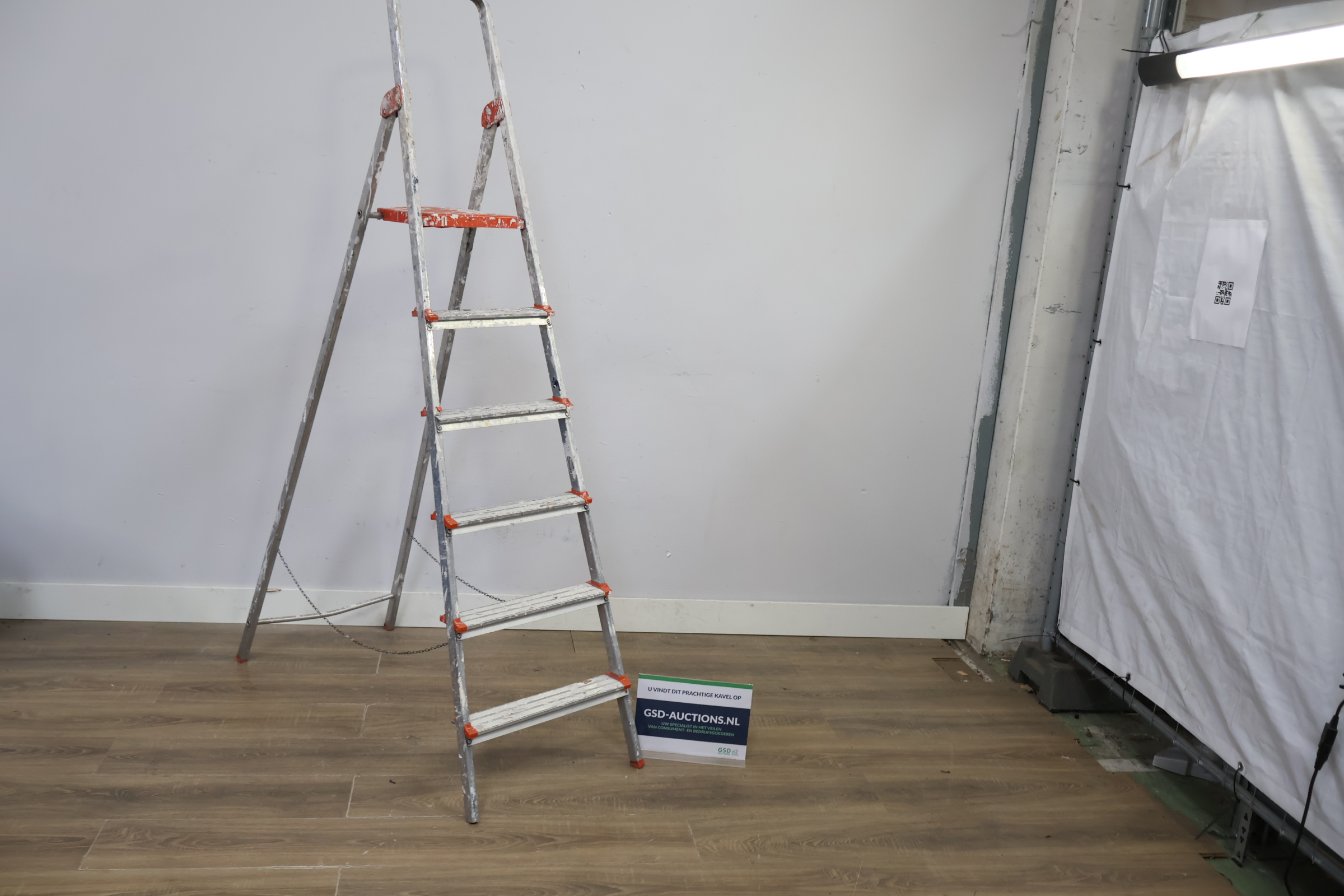 Aluminium zespits trapladder – foto 2 – kavel bij GSD Auctions, Zoeterwoude