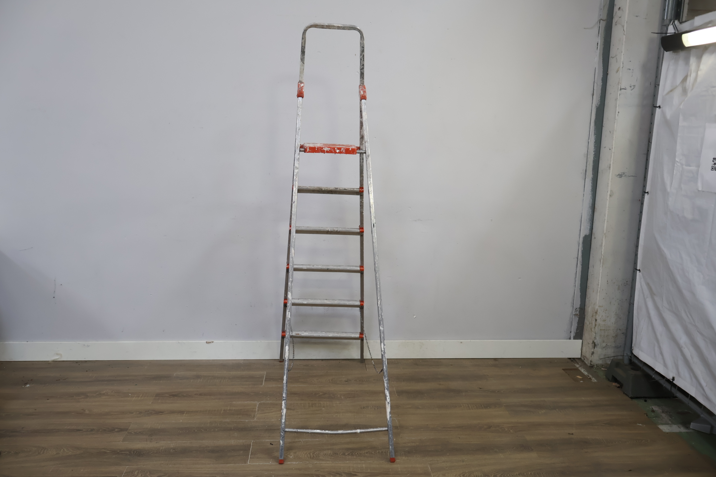 Aluminium zespits trapladder – foto 5 – kavel bij GSD Auctions, Zoeterwoude