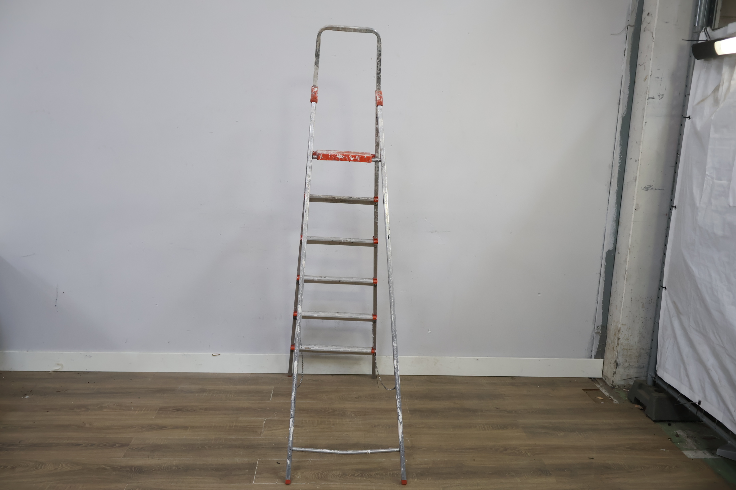 Aluminium zespits trapladder – foto 6 – kavel bij GSD Auctions, Zoeterwoude
