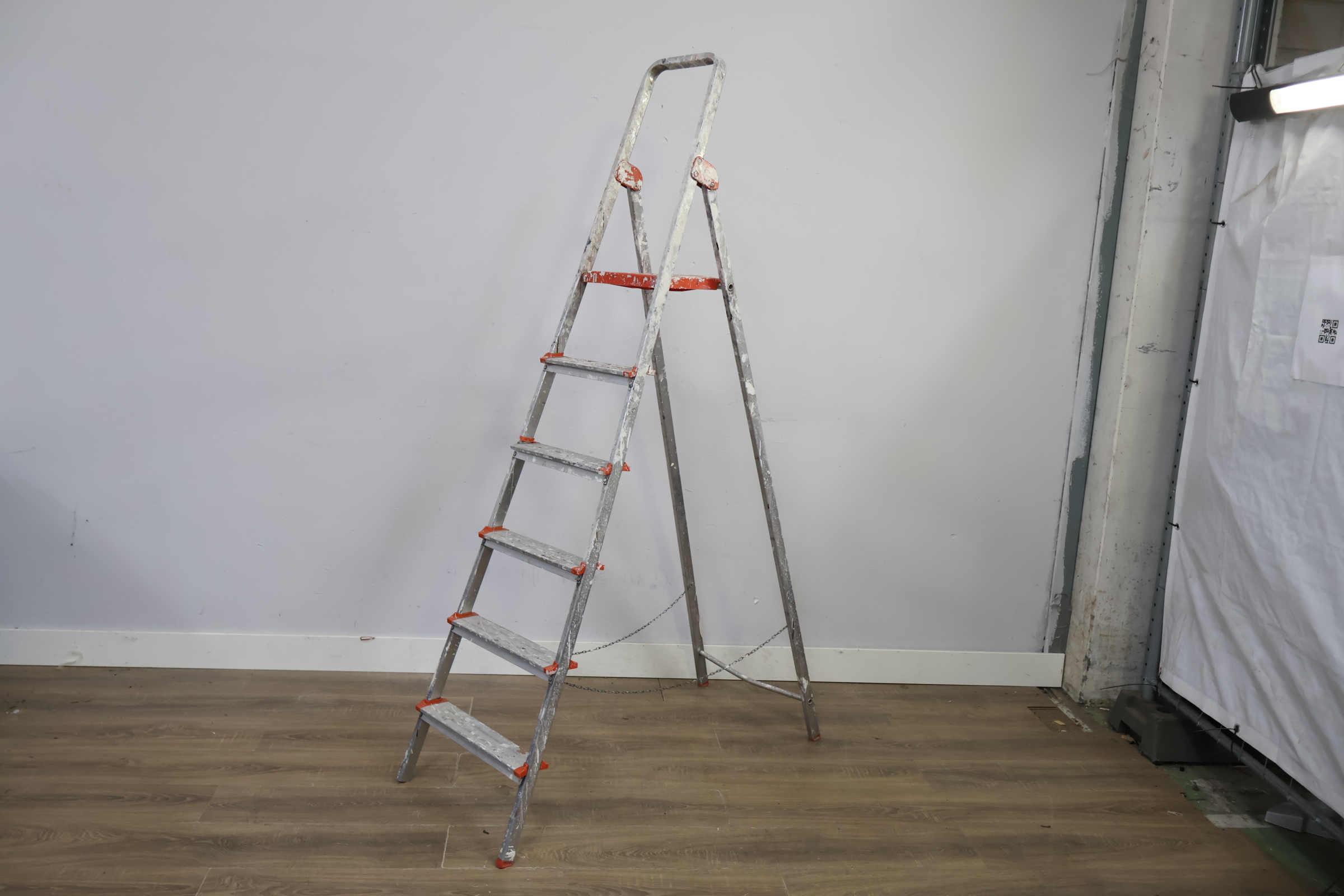 Aluminium zespits trapladder – foto 9 – kavel bij GSD Auctions, Zoeterwoude