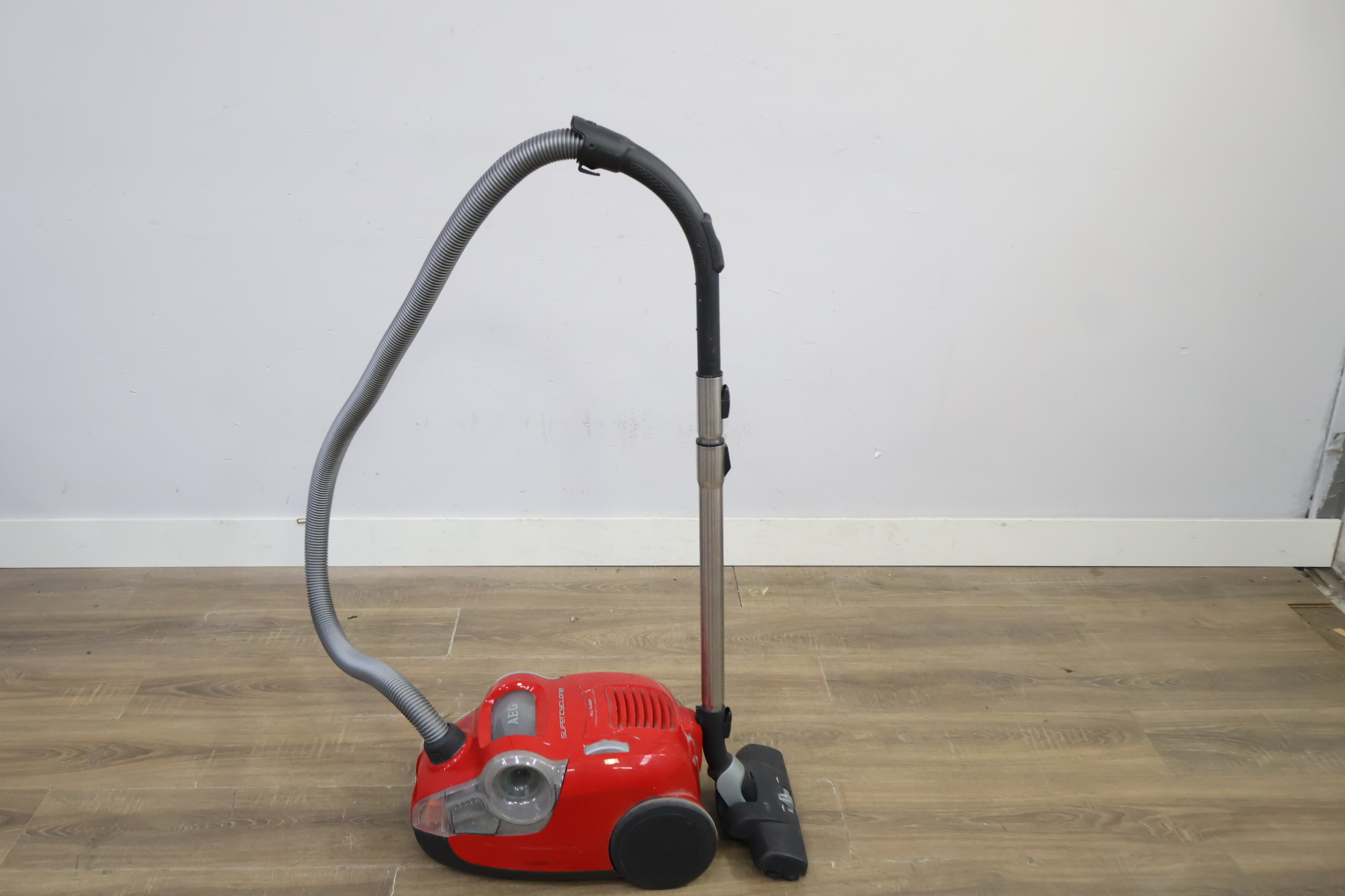 Rode AEG stofzuiger – foto 8 – kavel bij GSD Auctions, Zoeterwoude
