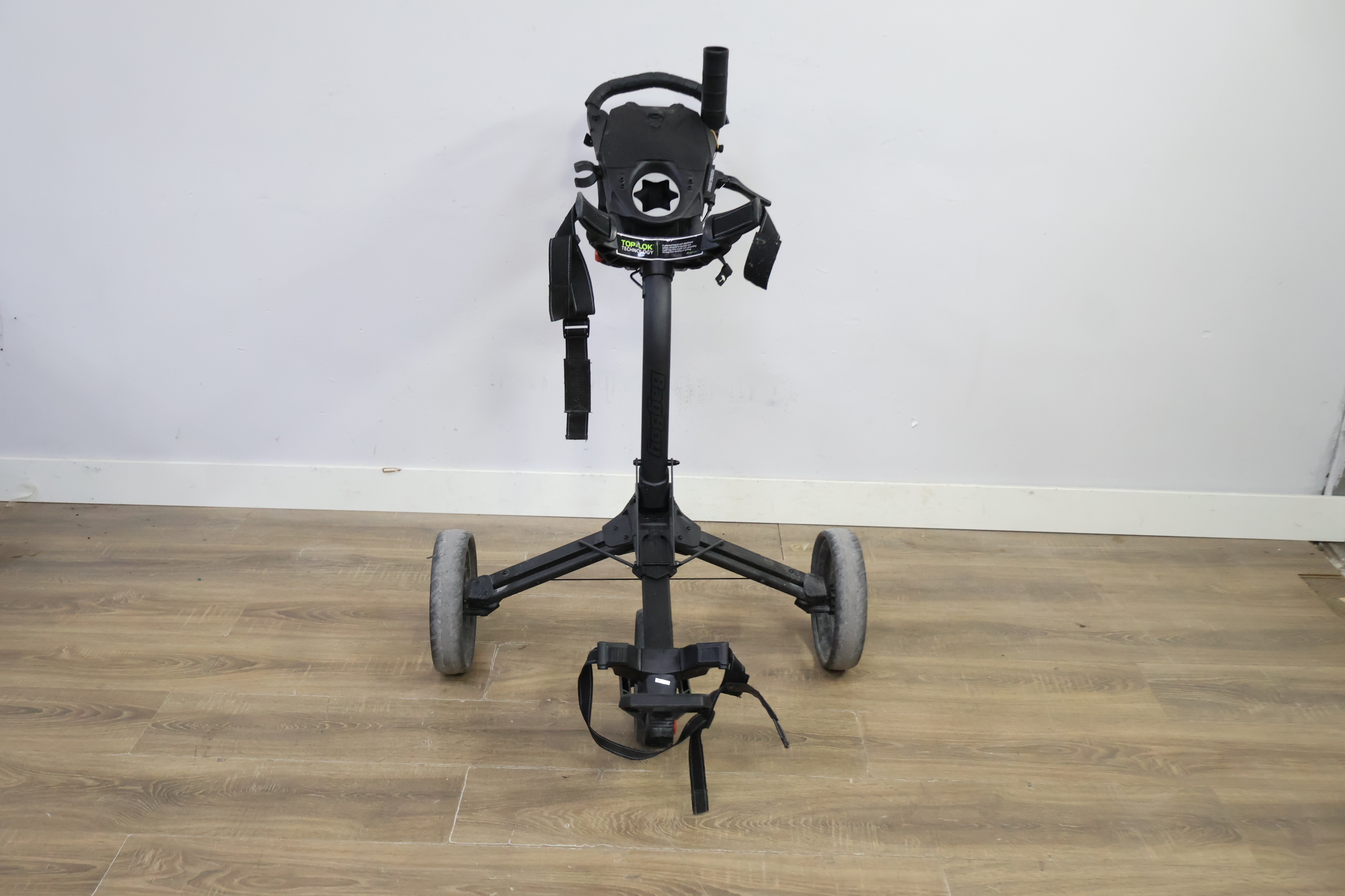 Golf trolley met drie wielen en handvat – foto 9 – kavel bij GSD Auctions, Zoeterwoude