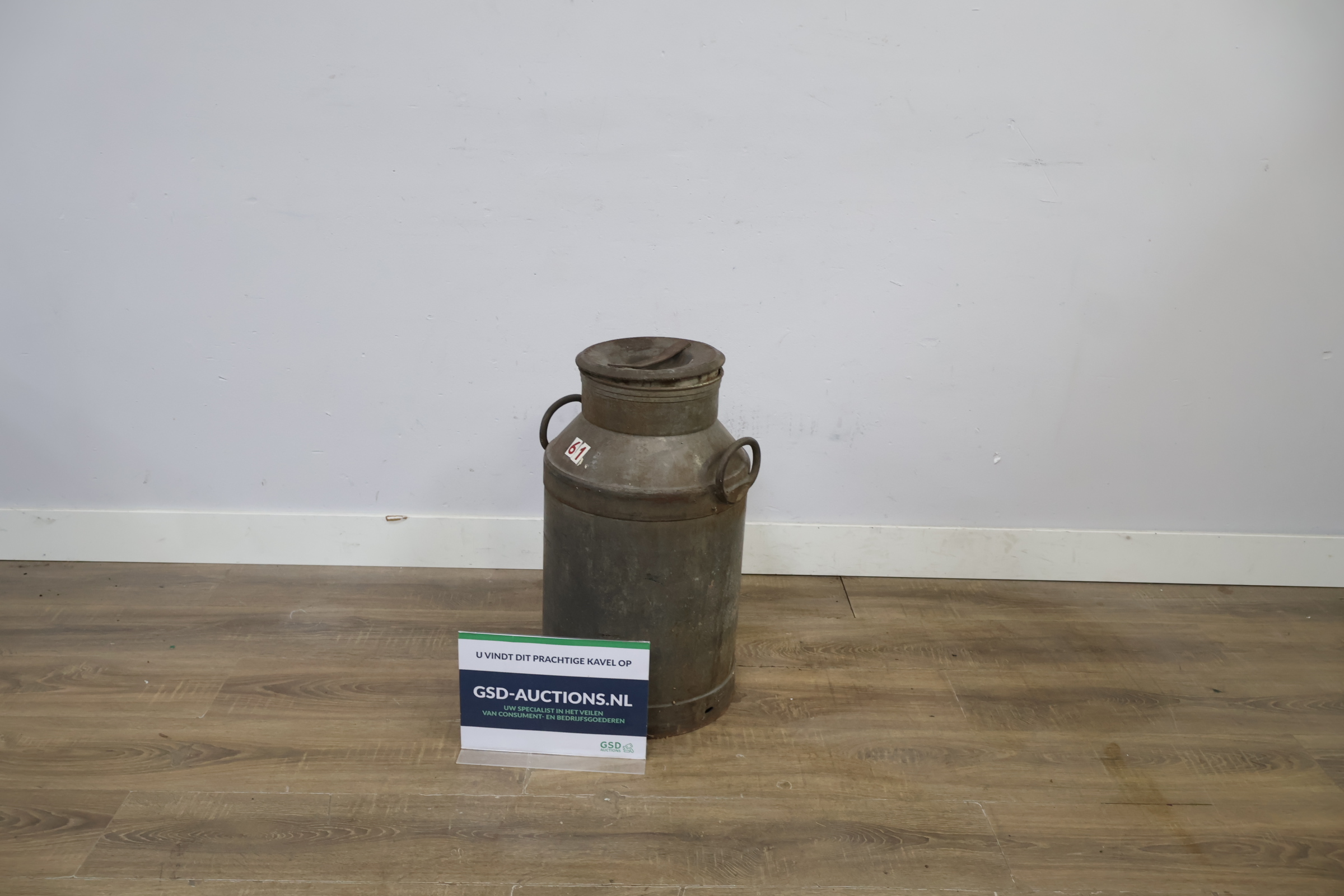Oude metalen melkbus – kavel bij GSD Auctions, Zoeterwoude