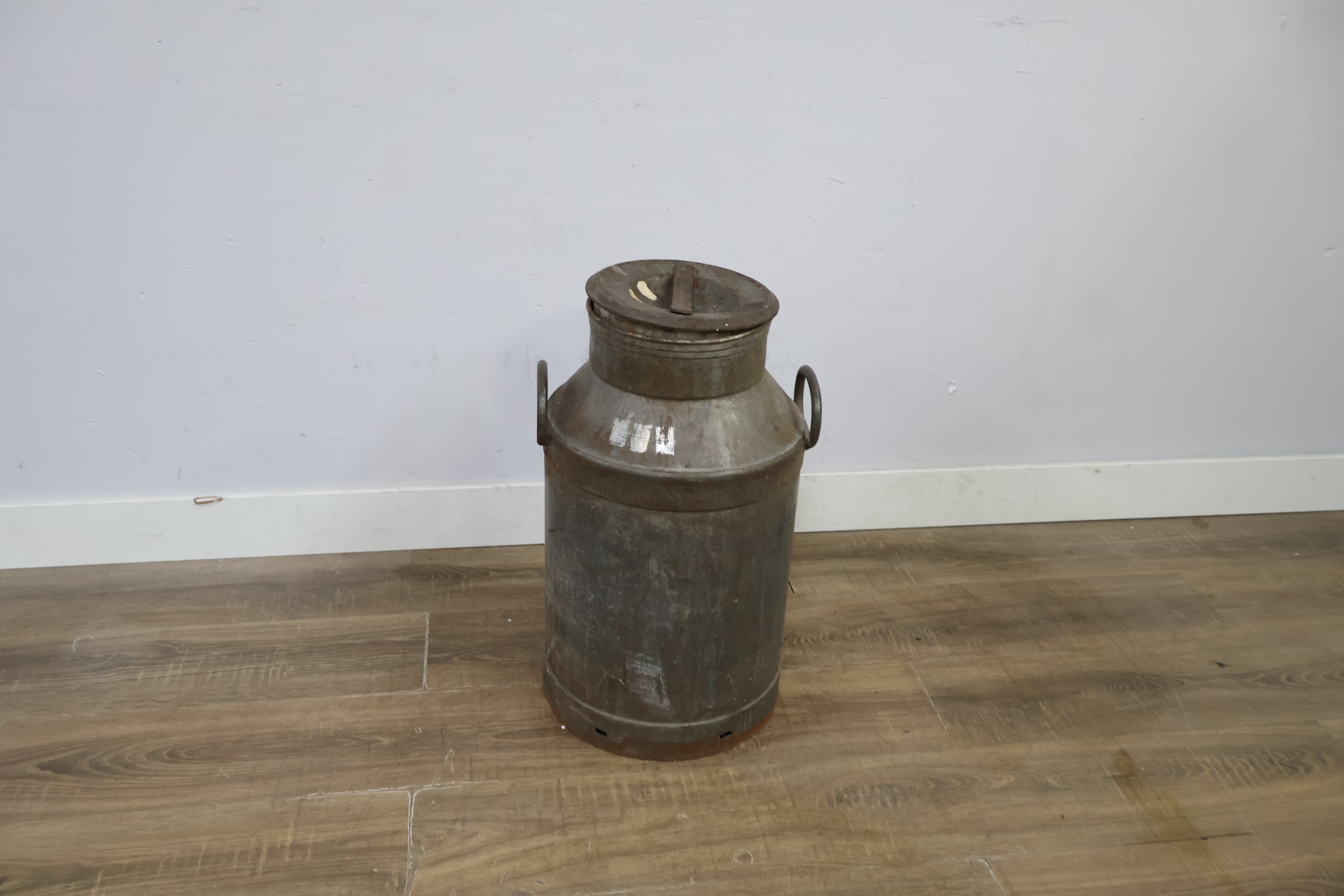 Oude metalen melkbus – foto 7 – kavel bij GSD Auctions, Zoeterwoude