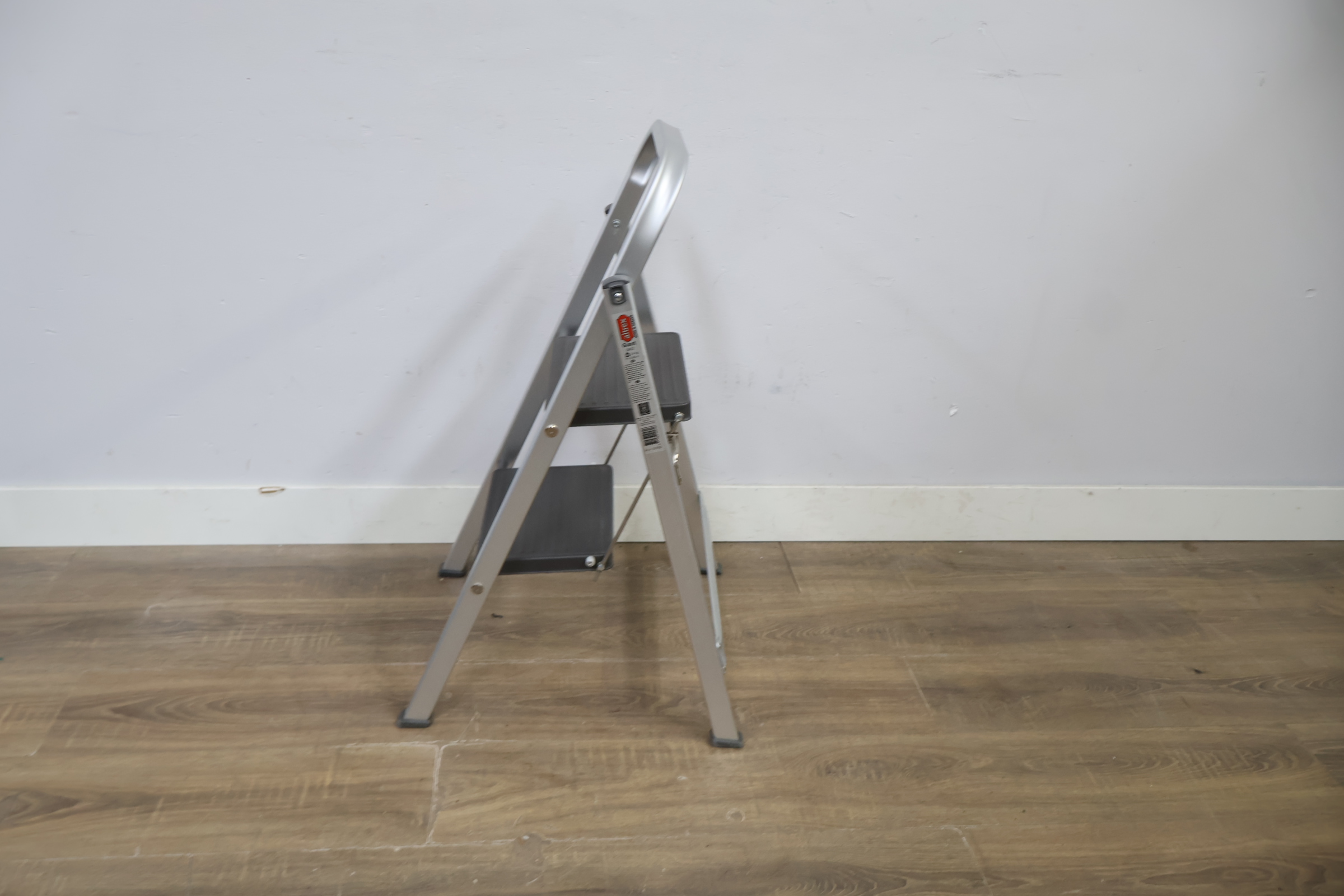 Aluminium trapladder met 2 treden – foto 7 – kavel bij GSD Auctions, Zoeterwoude