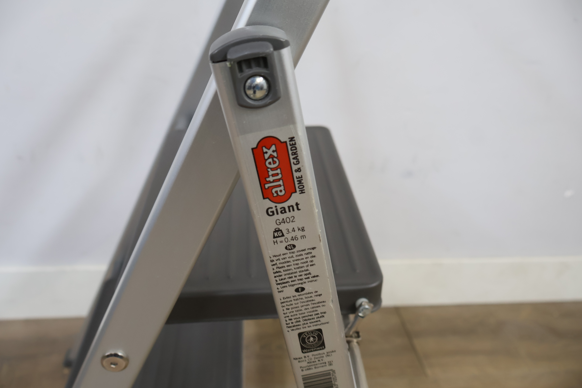 Aluminium trapladder met 2 treden – foto 9 – kavel bij GSD Auctions, Zoeterwoude