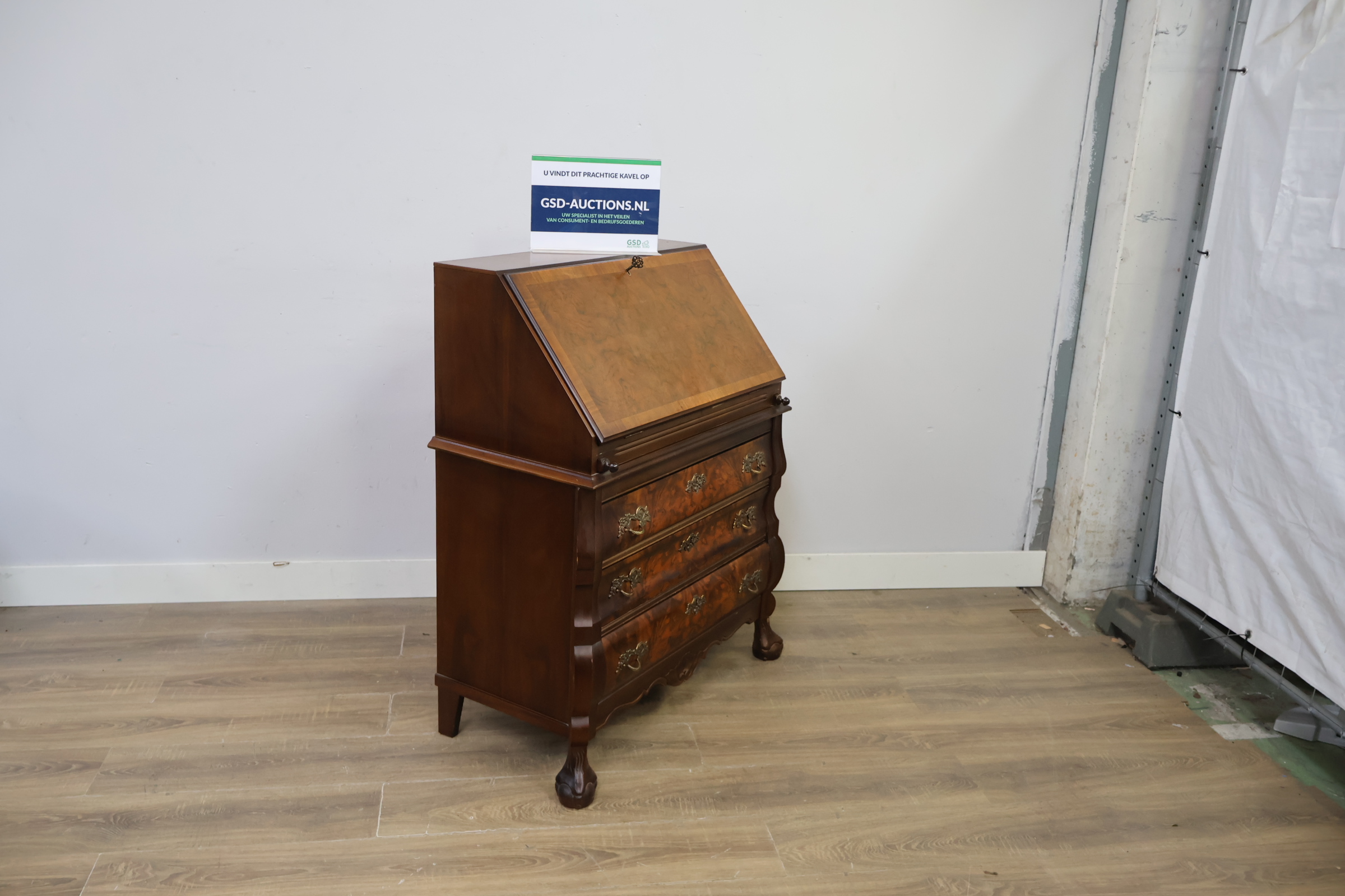 Klassiek bruin houten secretaire met laden – kavel bij GSD Auctions, Zoeterwoude