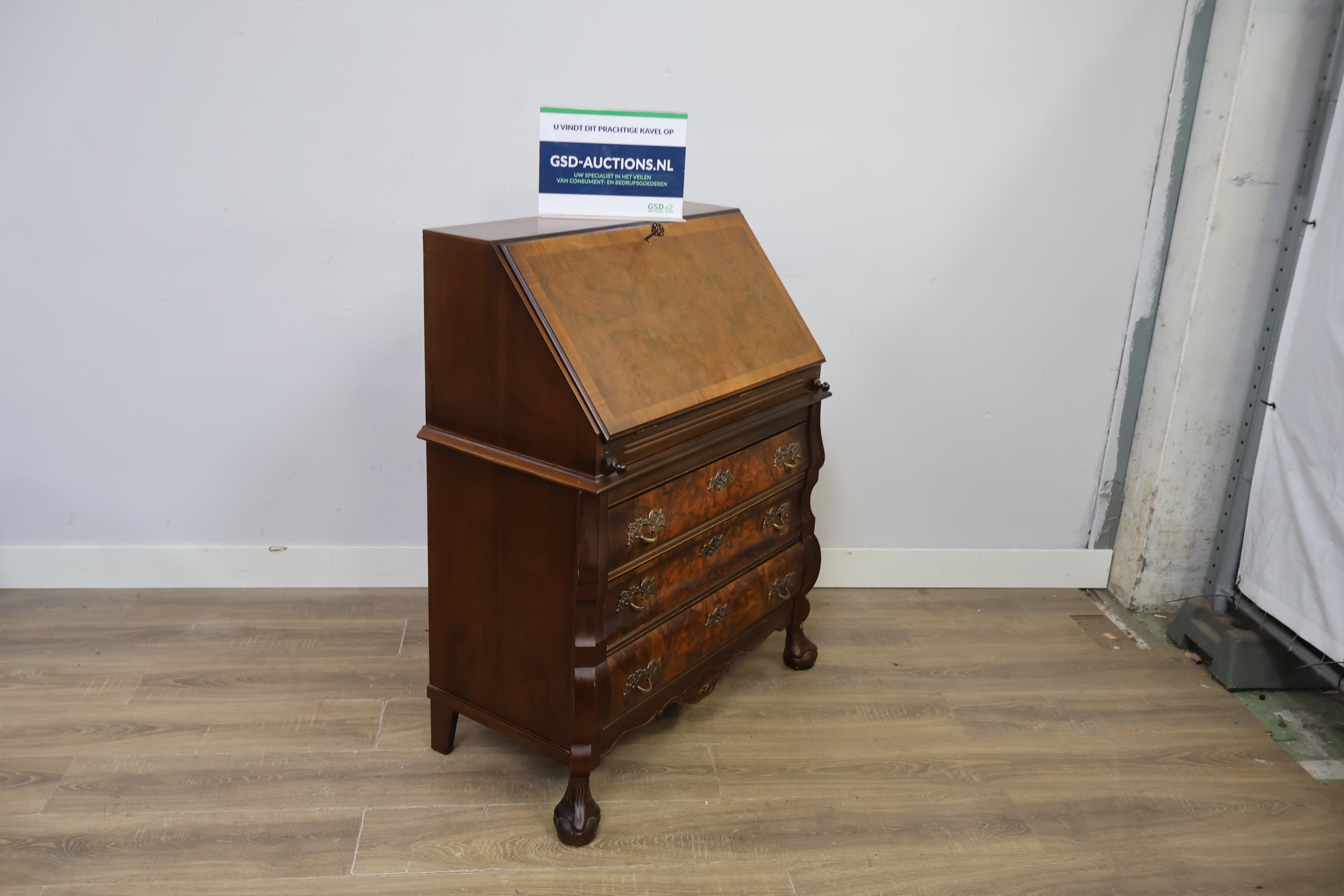 Klassiek bruin houten secretaire met laden – foto 2 – kavel bij GSD Auctions, Zoeterwoude