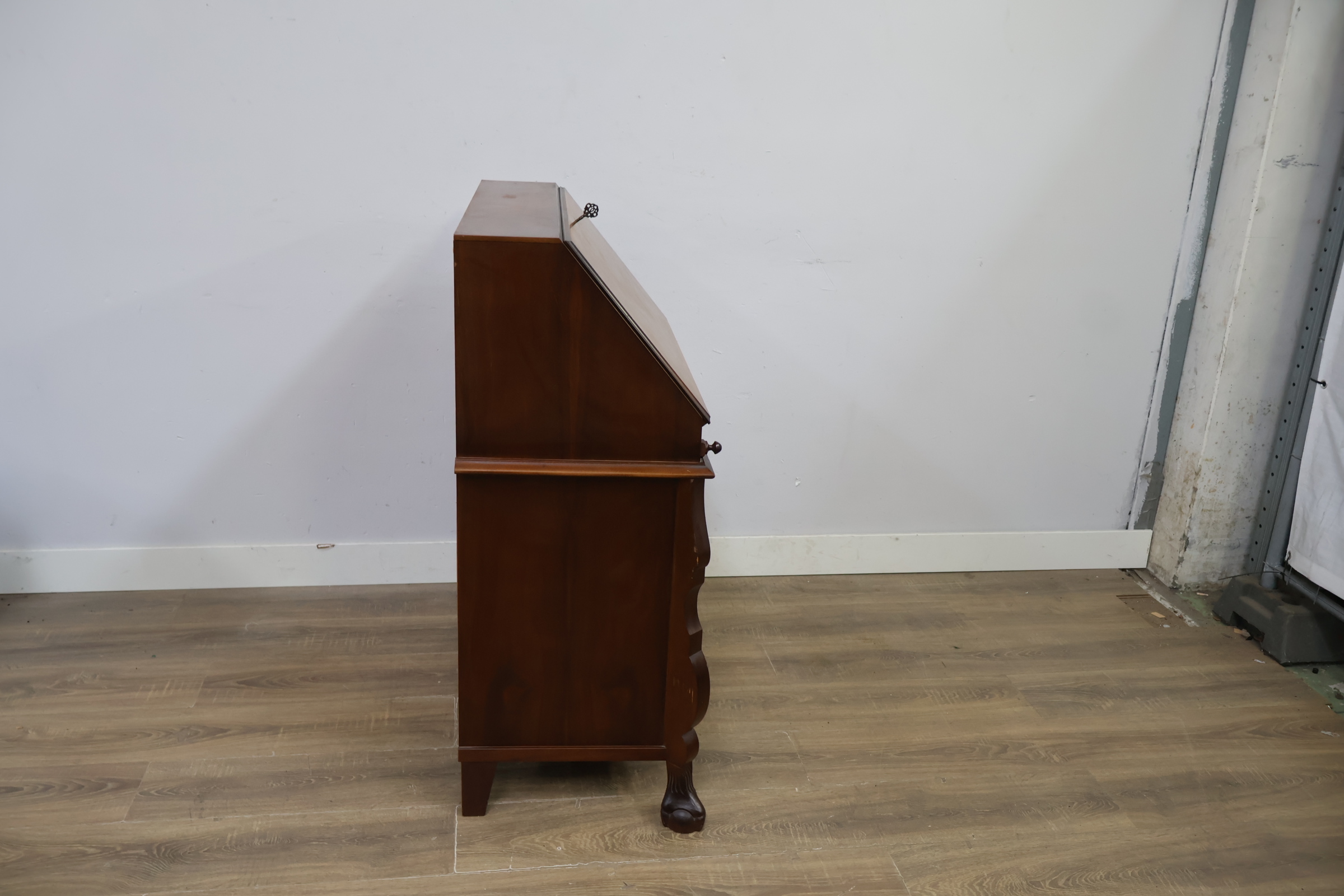 Klassiek bruin houten secretaire met laden – foto 3 – kavel bij GSD Auctions, Zoeterwoude
