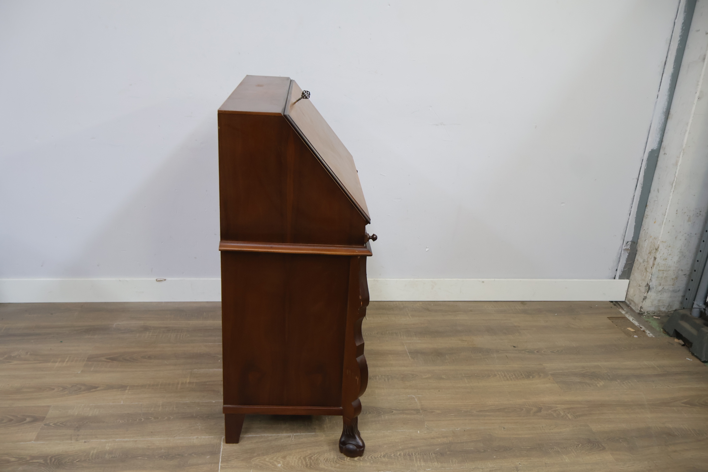 Klassiek bruin houten secretaire met laden – foto 4 – kavel bij GSD Auctions, Zoeterwoude