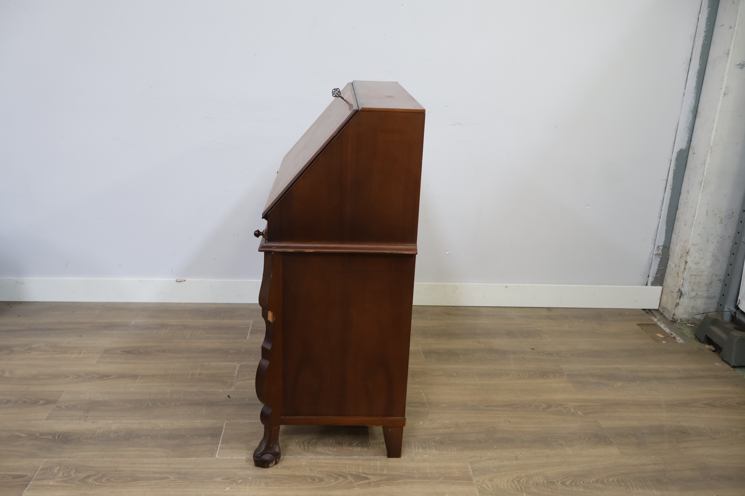 Klassiek bruin houten secretaire met laden – foto 7 – kavel bij GSD Auctions, Zoeterwoude